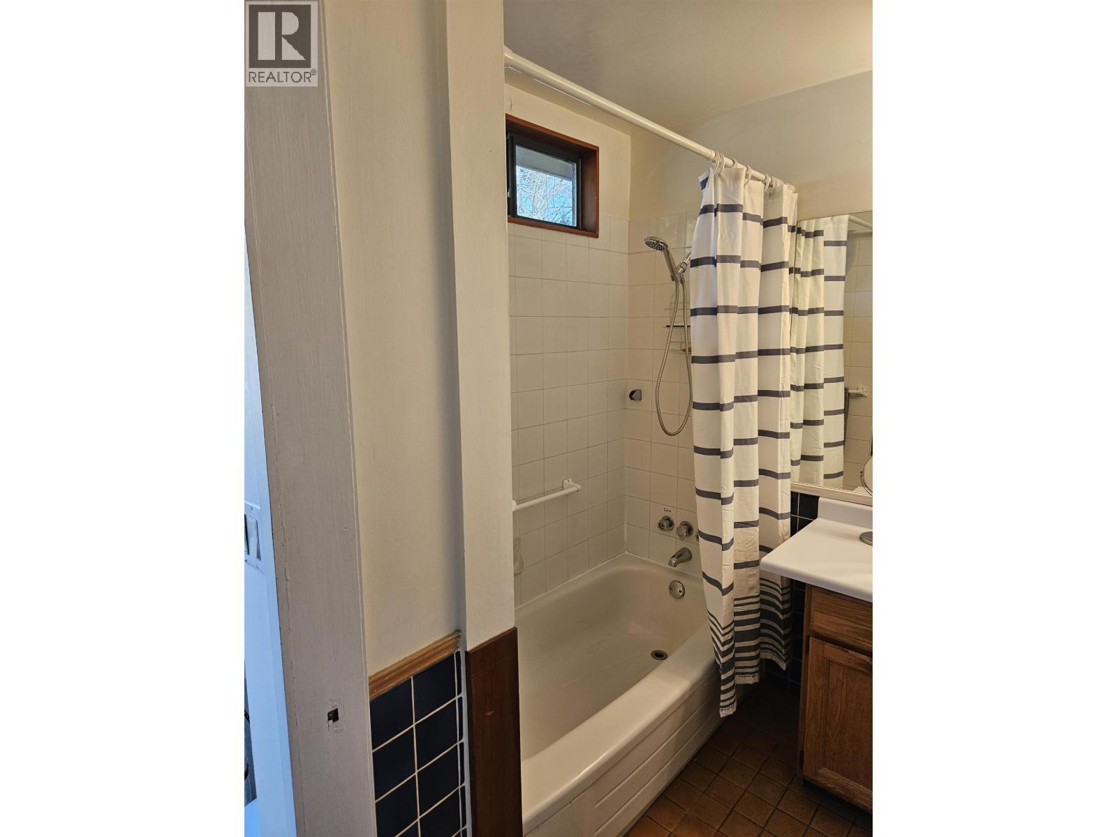 1115 Lenora Road, Bowen Island, BC - Indoor Photo Showing Bathroom