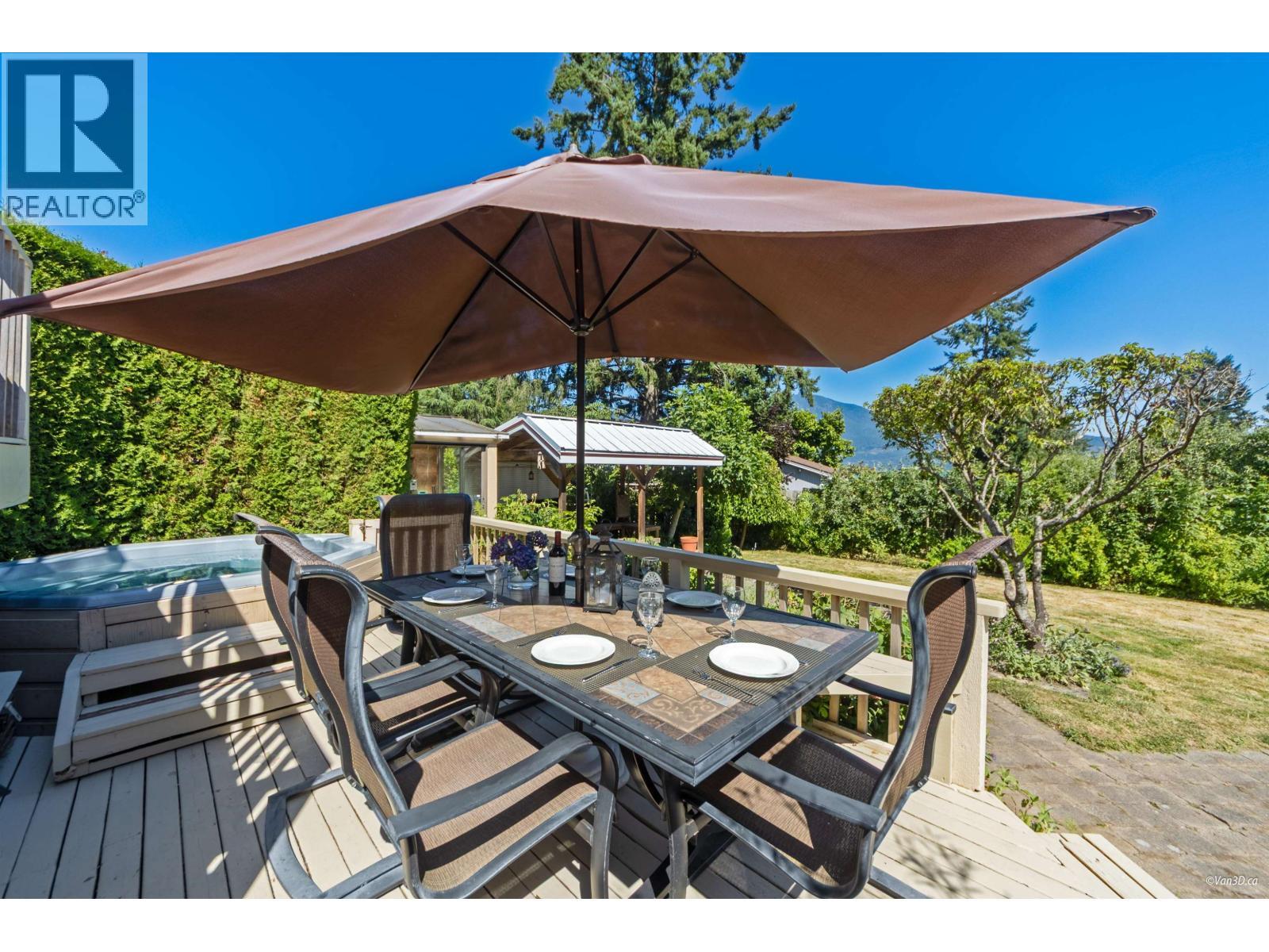 1115 Lenora Road, Bowen Island, BC - Outdoor With Deck Patio Veranda