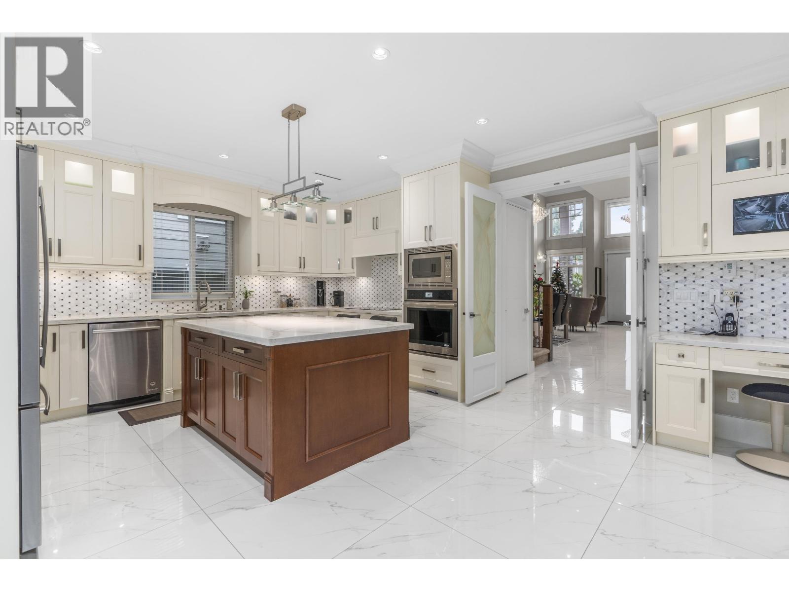 8780 Rosemary Avenue, Richmond, BC - Indoor Photo Showing Kitchen With Upgraded Kitchen