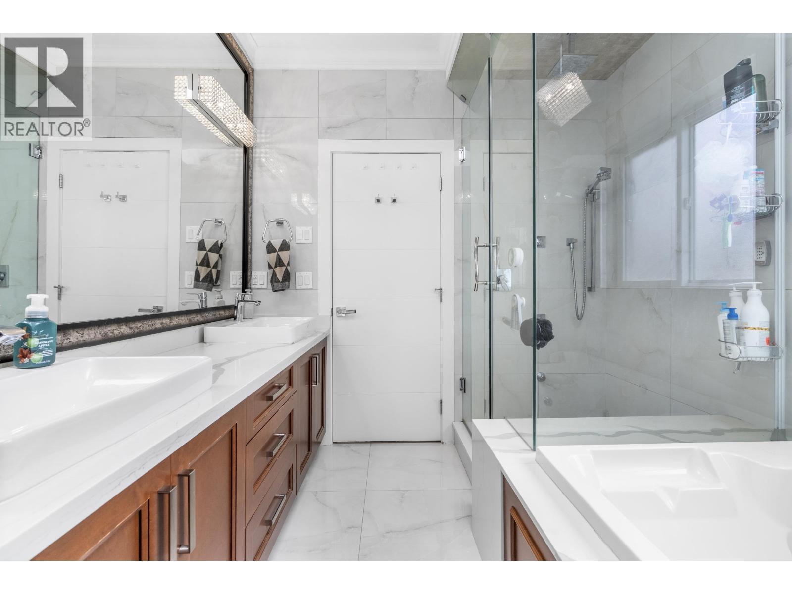 8780 Rosemary Avenue, Richmond, BC - Indoor Photo Showing Bathroom