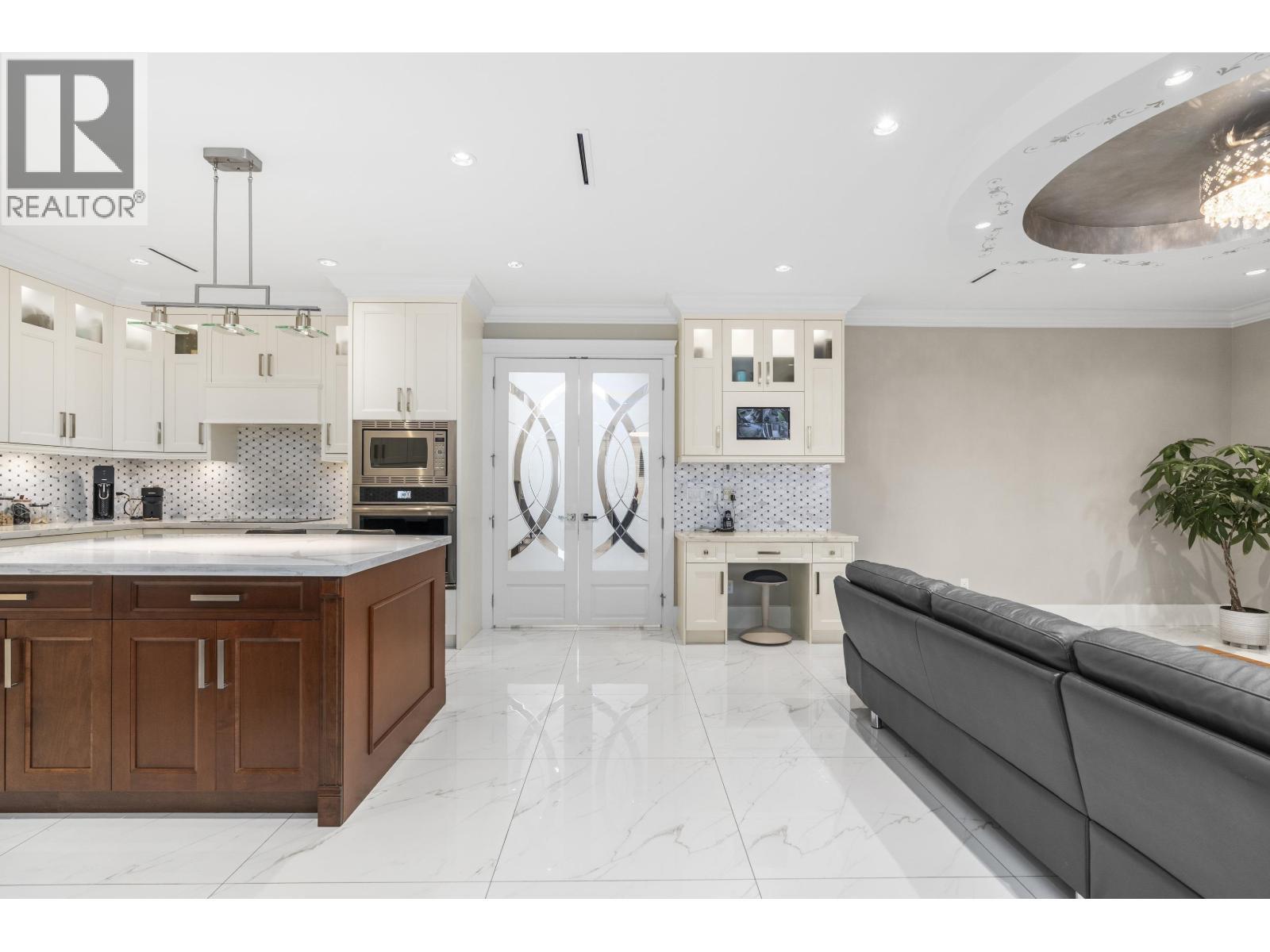 8780 Rosemary Avenue, Richmond, BC - Indoor Photo Showing Kitchen