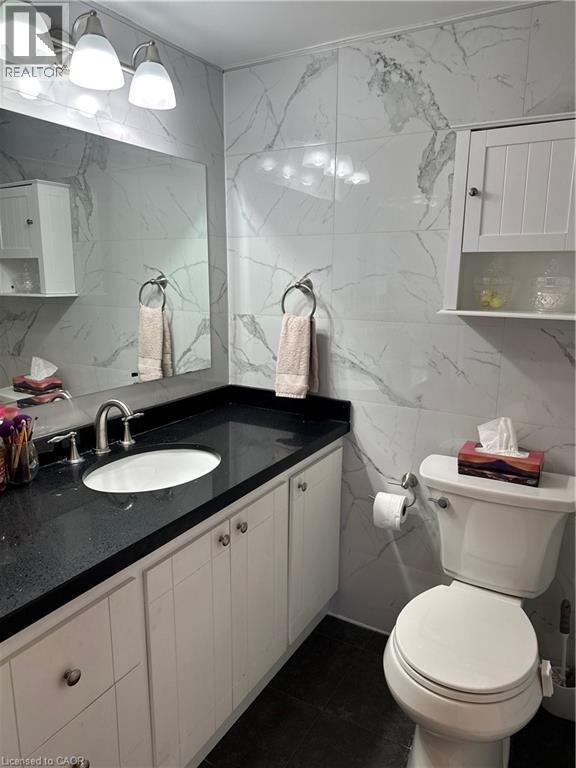 1515 Lakeshore Road E Unit# 1805, Mississauga, ON - Indoor Photo Showing Bathroom