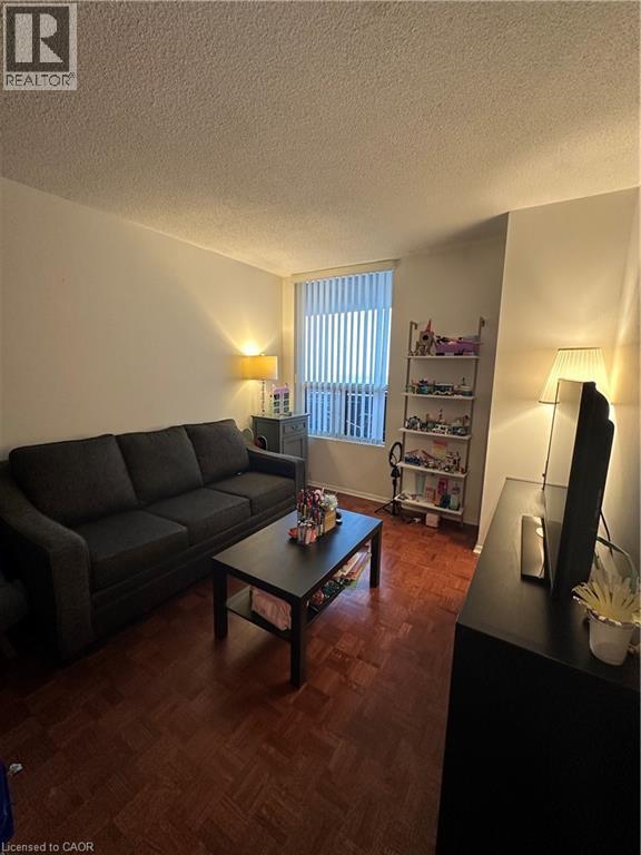 1515 Lakeshore Road E Unit# 1805, Mississauga, ON - Indoor Photo Showing Living Room