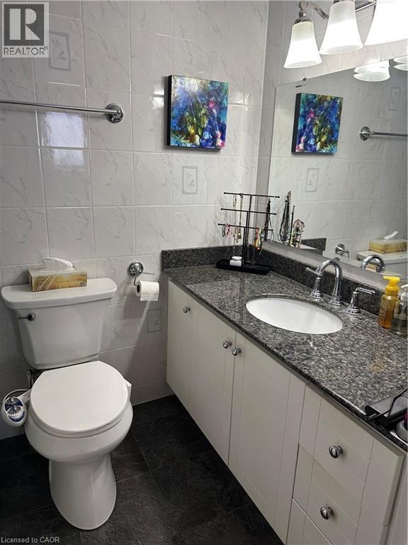 1515 Lakeshore Road E Unit# 1805, Mississauga, ON - Indoor Photo Showing Bathroom