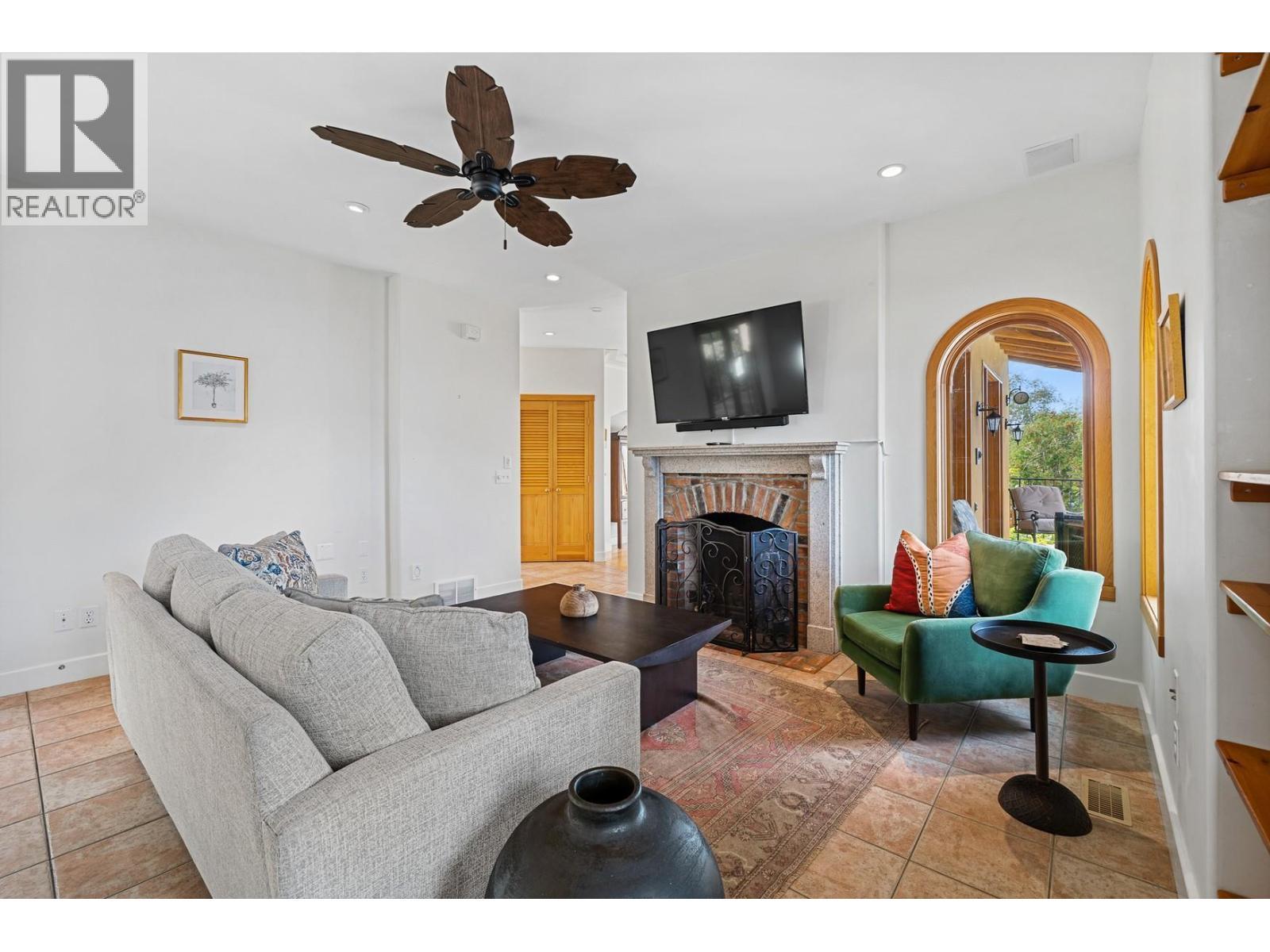 414 Herbert Heights Road, Kelowna, BC - Indoor Photo Showing Living Room With Fireplace