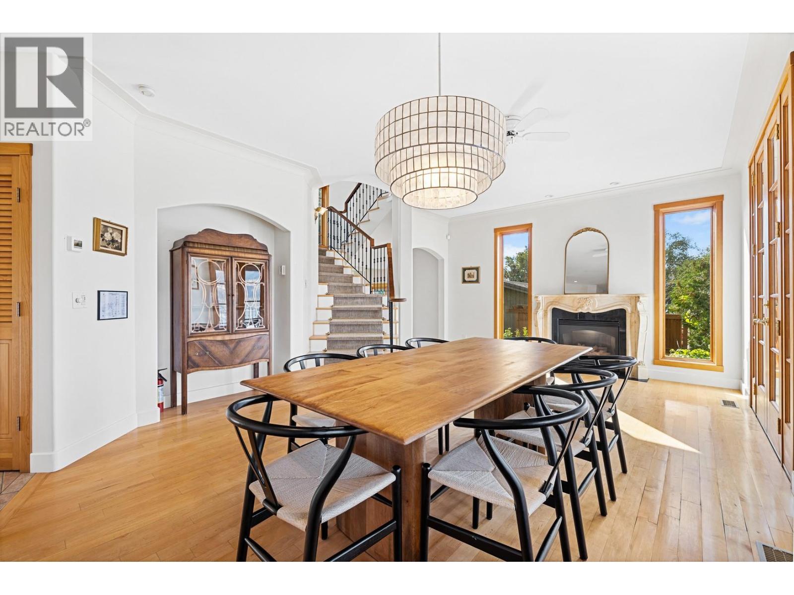 414 Herbert Heights Road, Kelowna, BC - Indoor Photo Showing Dining Room