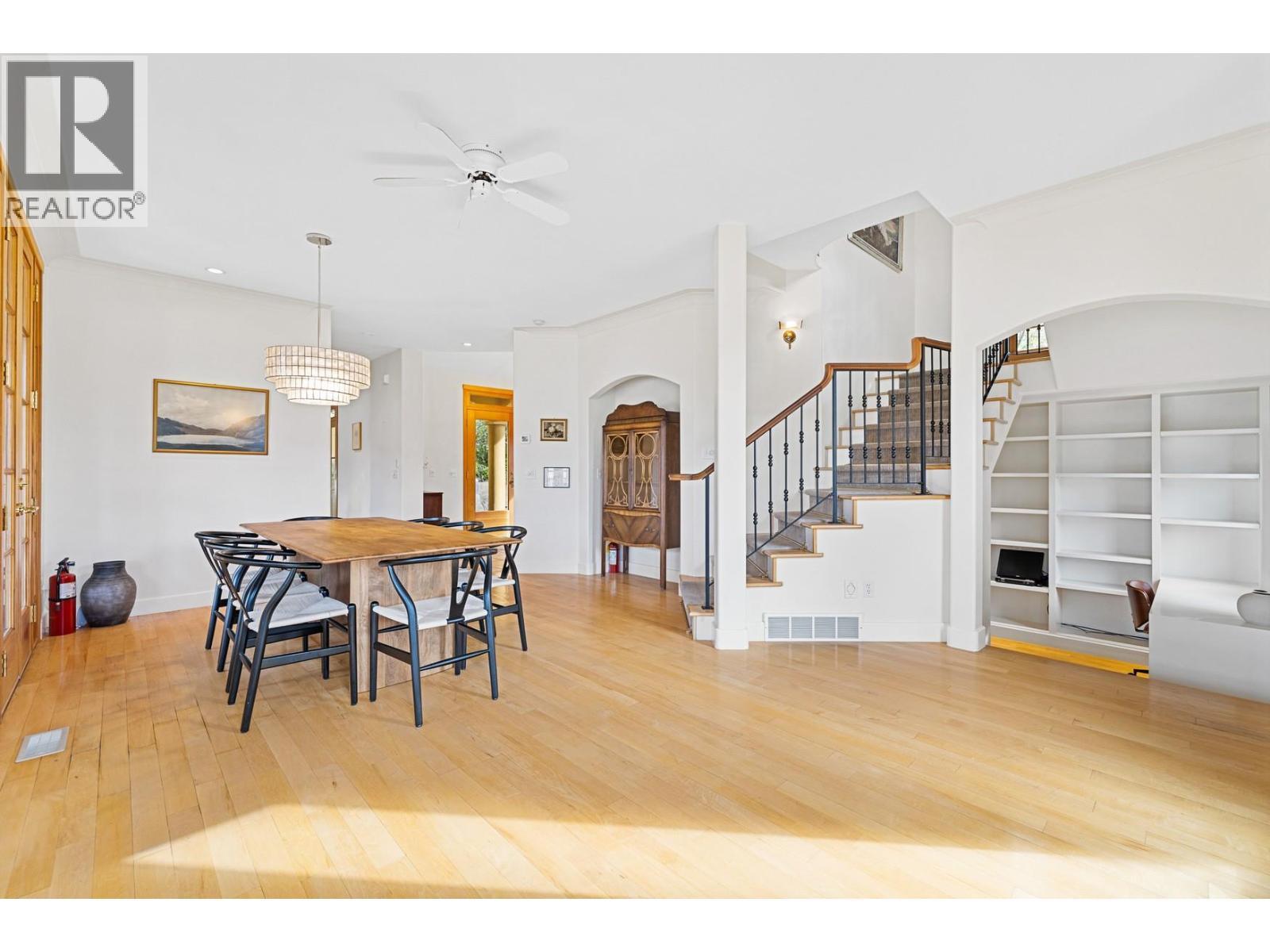 414 Herbert Heights Road, Kelowna, BC - Indoor Photo Showing Dining Room