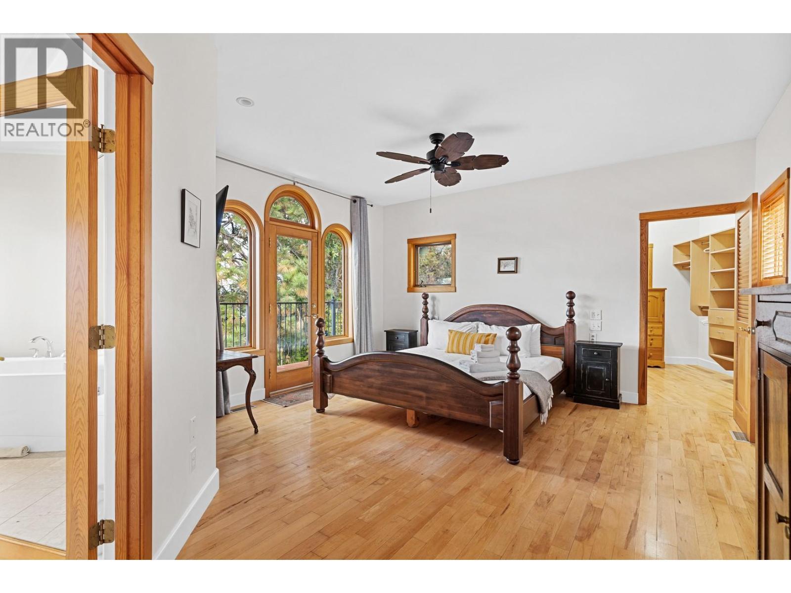 414 Herbert Heights Road, Kelowna, BC - Indoor Photo Showing Bedroom