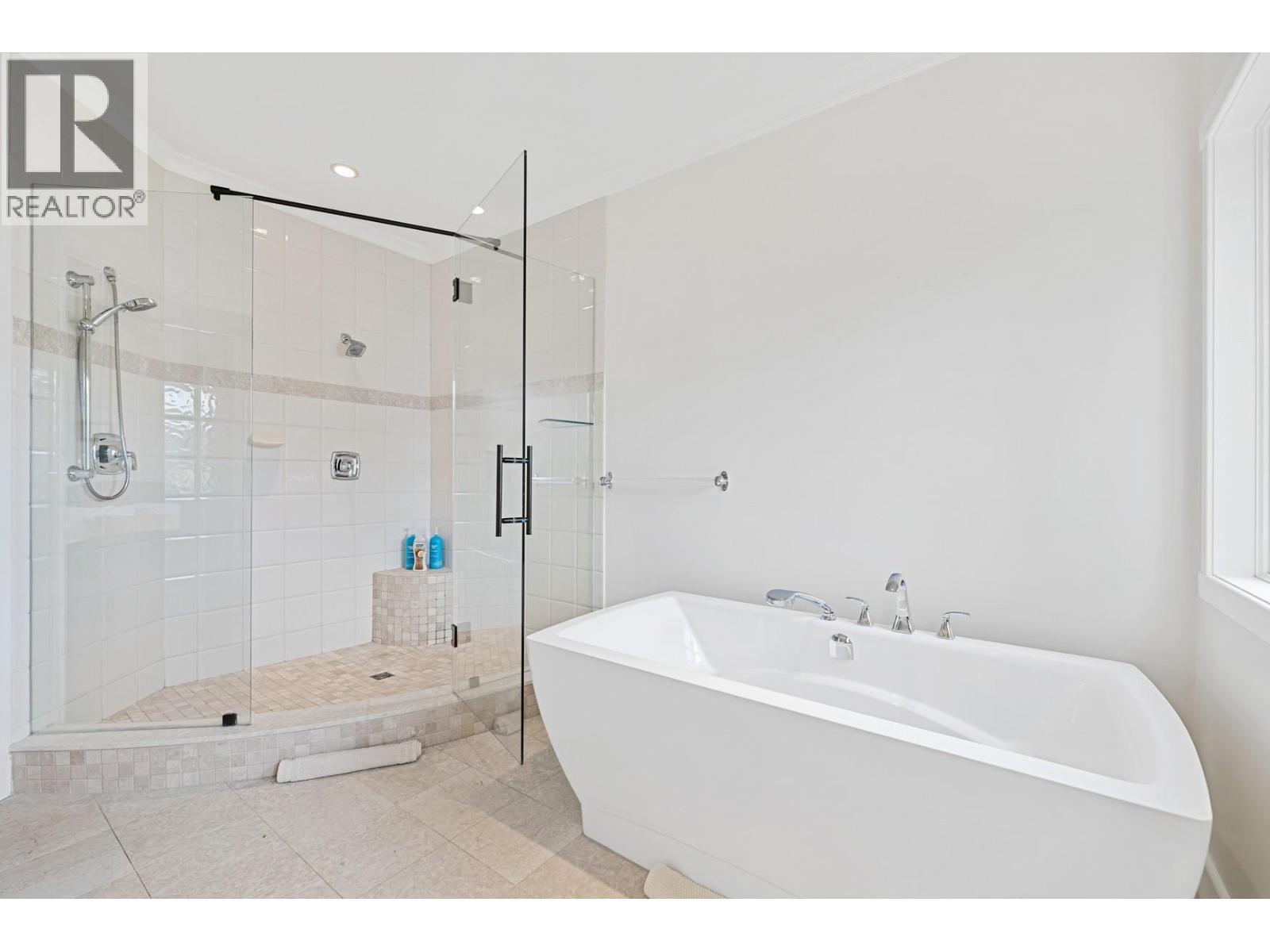 414 Herbert Heights Road, Kelowna, BC - Indoor Photo Showing Bathroom