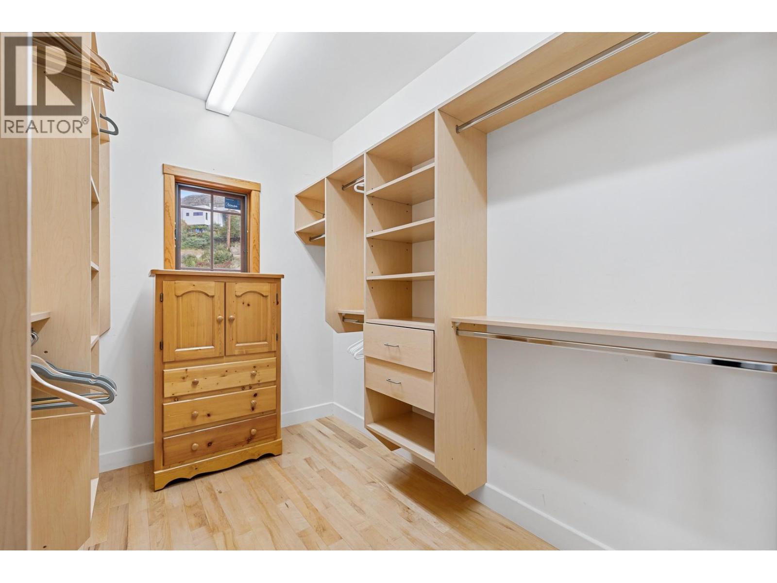 414 Herbert Heights Road, Kelowna, BC - Indoor