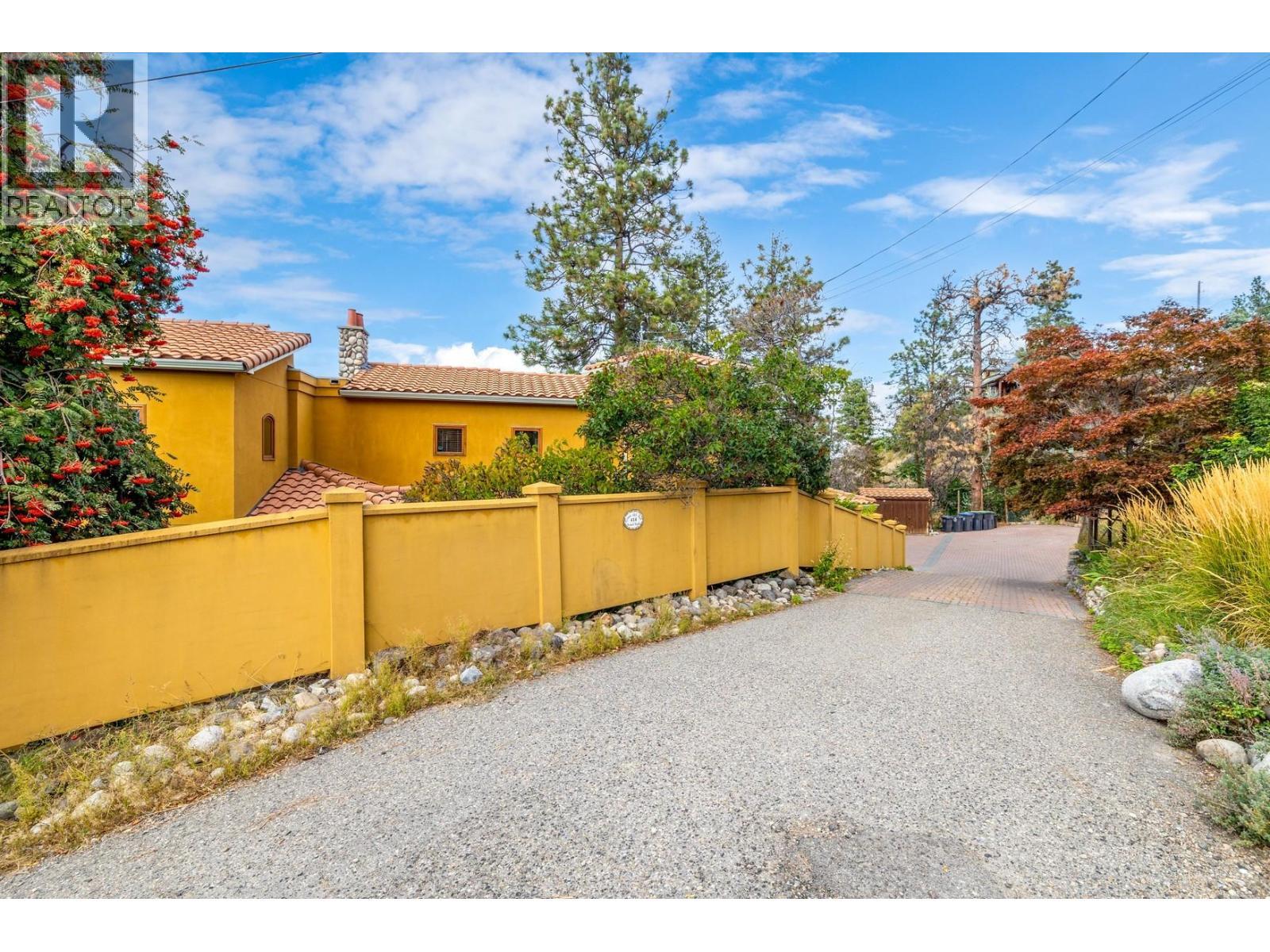 414 Herbert Heights Road, Kelowna, BC - Outdoor