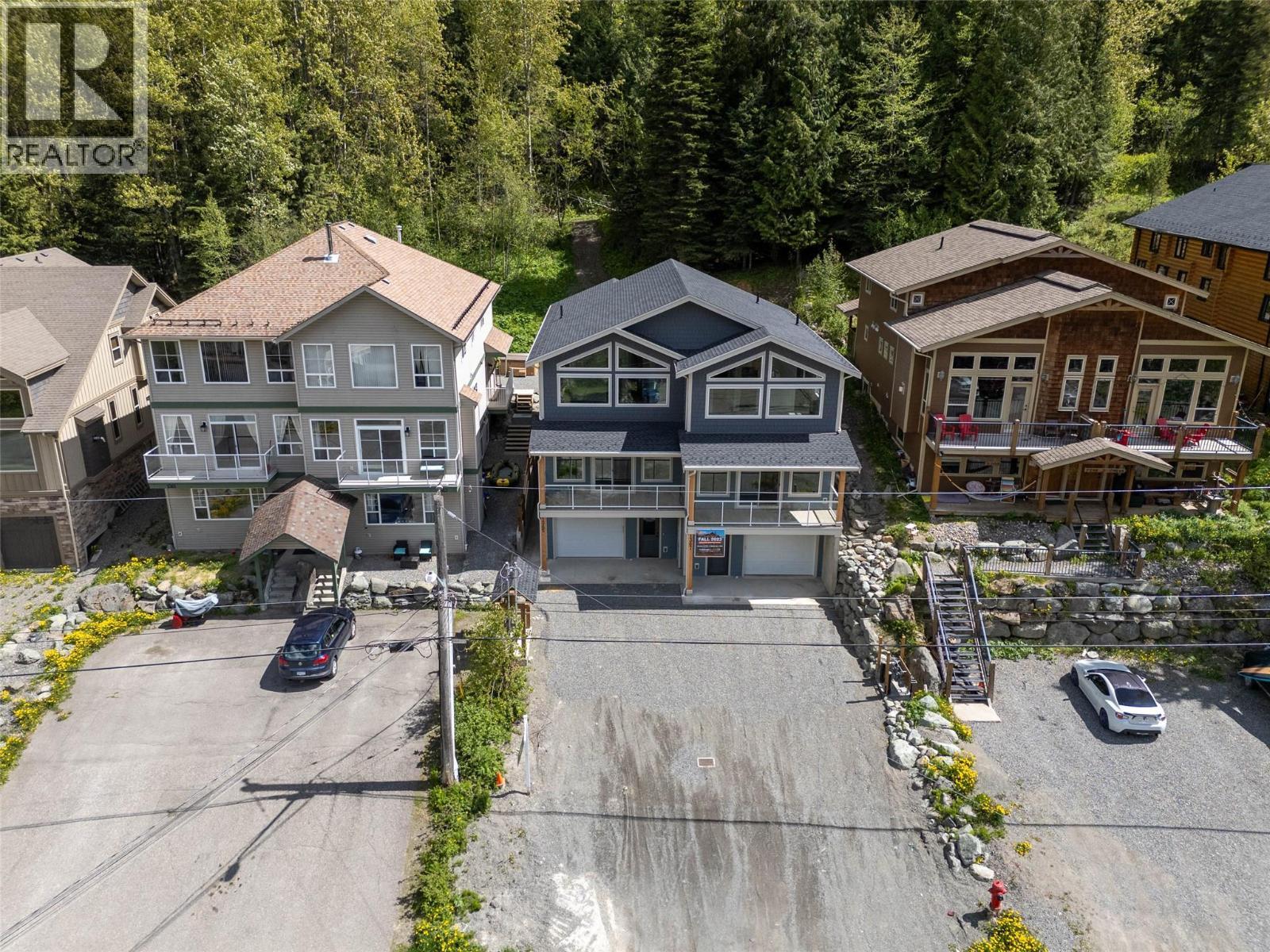 1365 Burfield Drive, Sun Peaks, BC - Outdoor With Facade