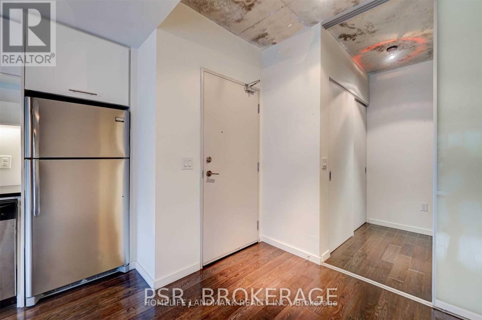 617 - 32 Trolley Crescent, Toronto, ON - Indoor