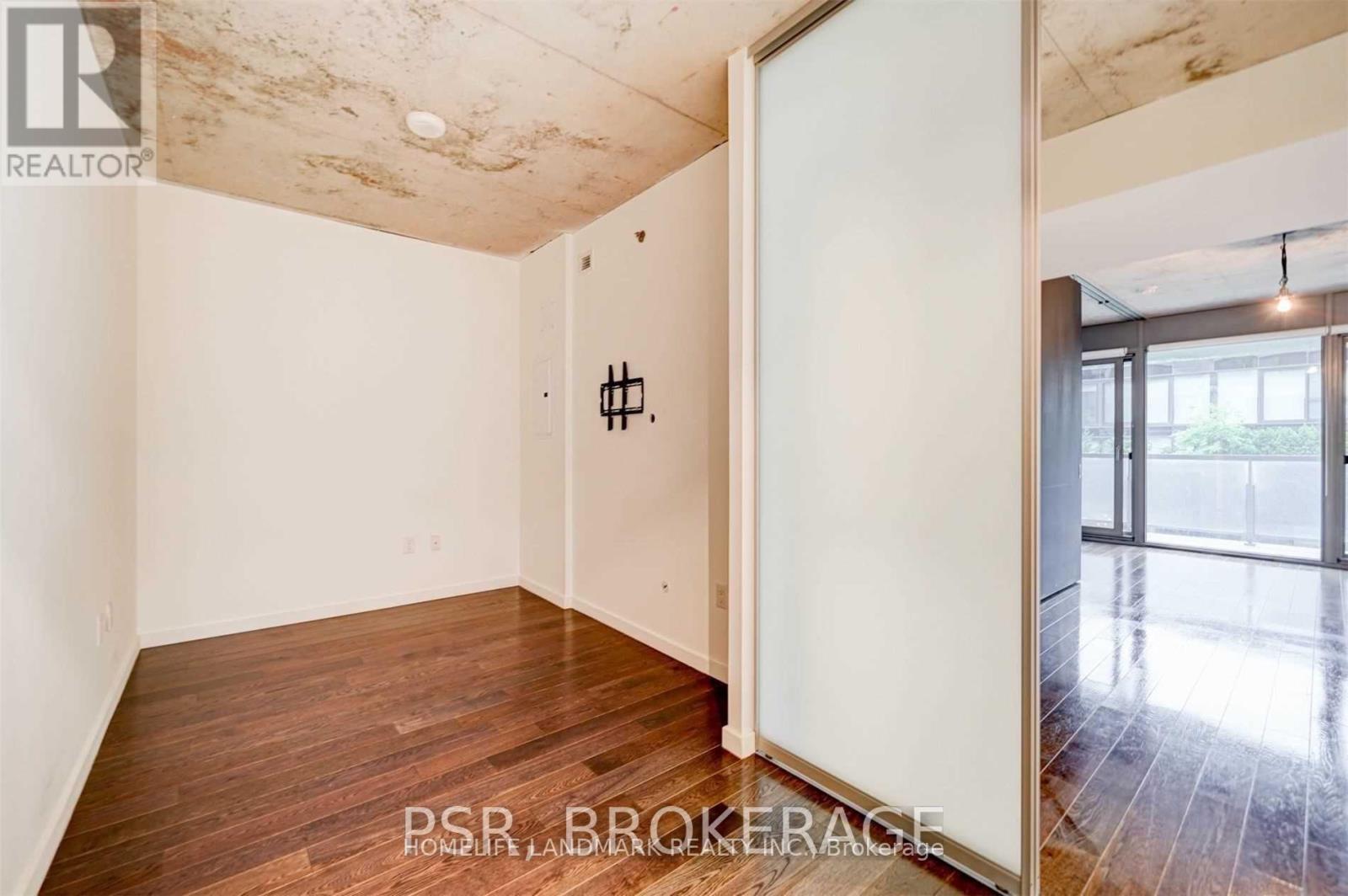 617 - 32 Trolley Crescent, Toronto, ON - Indoor Photo Showing Other Room