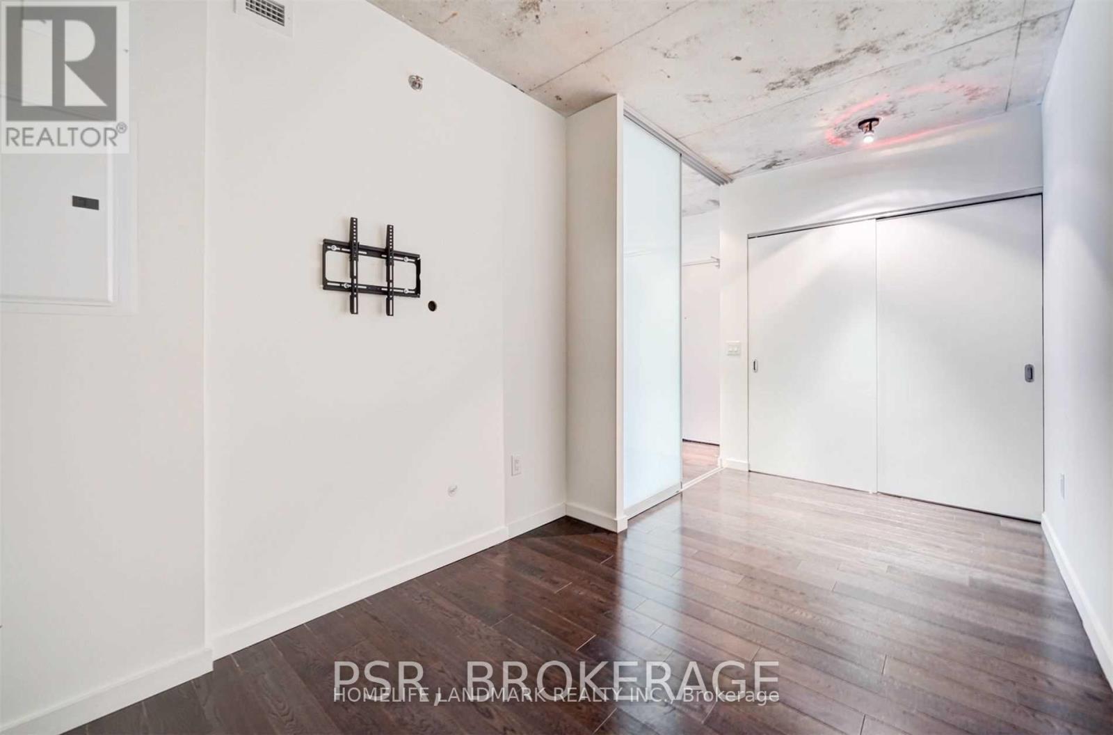 617 - 32 Trolley Crescent, Toronto, ON - Indoor Photo Showing Other Room