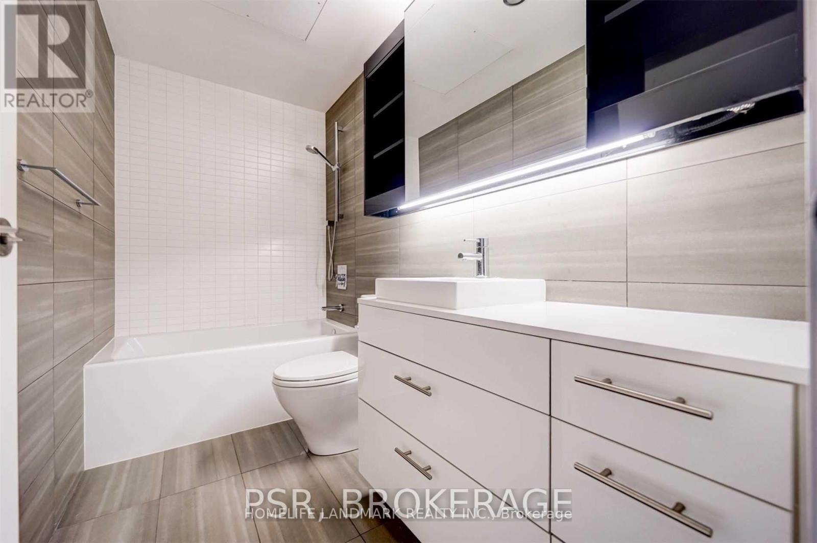617 - 32 Trolley Crescent, Toronto, ON - Indoor Photo Showing Bathroom