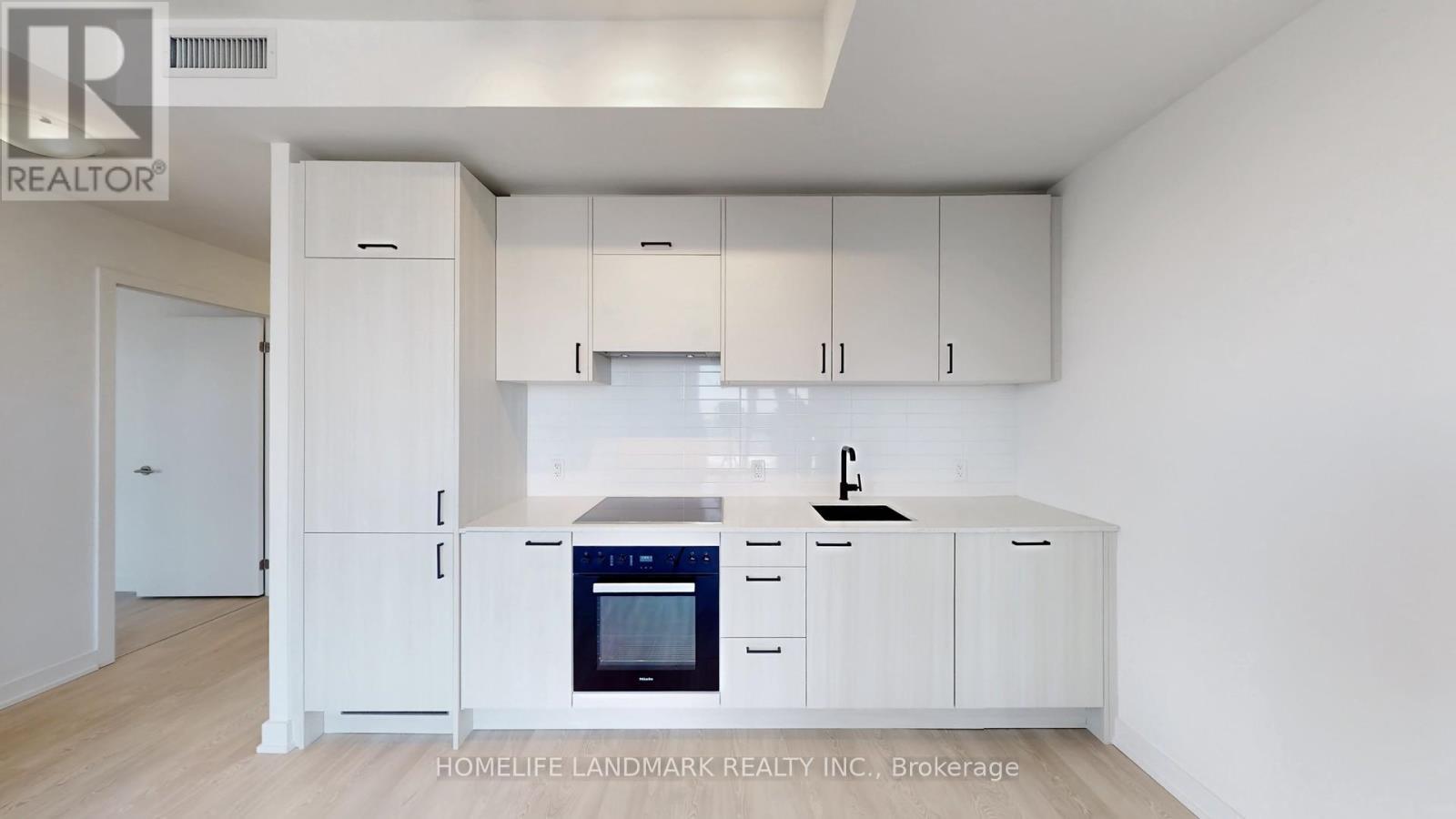 1520 - 1 Quarrington Lane, Toronto, ON - Indoor Photo Showing Other Room