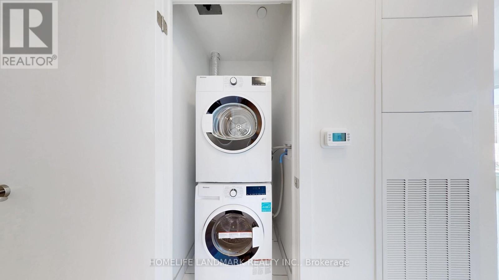 1520 - 1 Quarrington Lane, Toronto, ON - Indoor Photo Showing Laundry Room