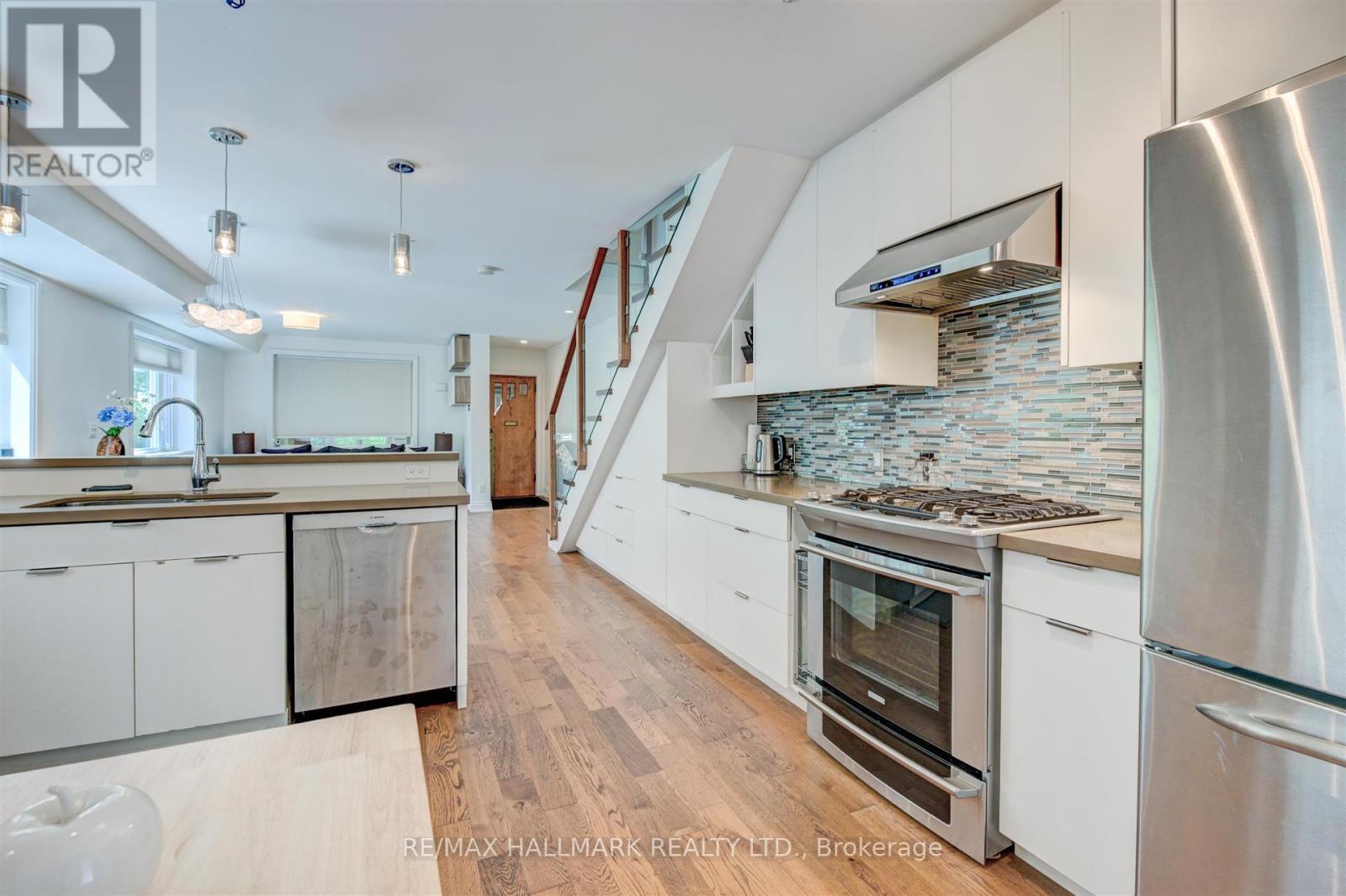 301 Silver Birch Avenue, Toronto, ON - Indoor Photo Showing Kitchen With Upgraded Kitchen