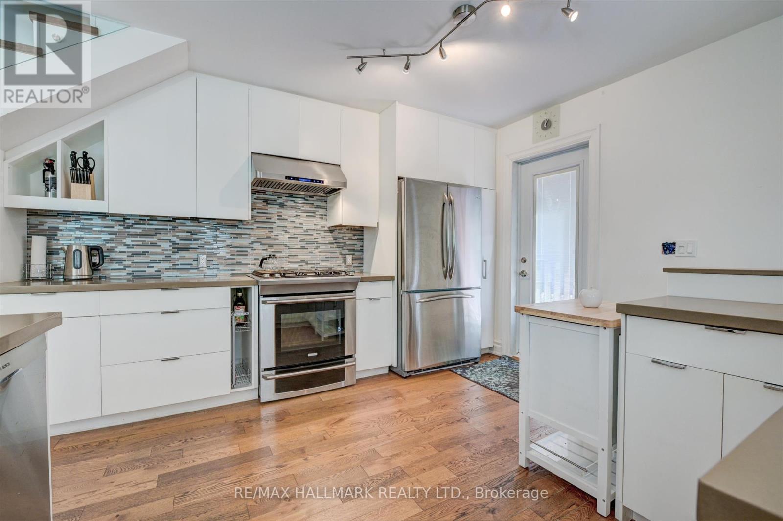 301 Silver Birch Avenue, Toronto, ON - Indoor Photo Showing Kitchen With Upgraded Kitchen