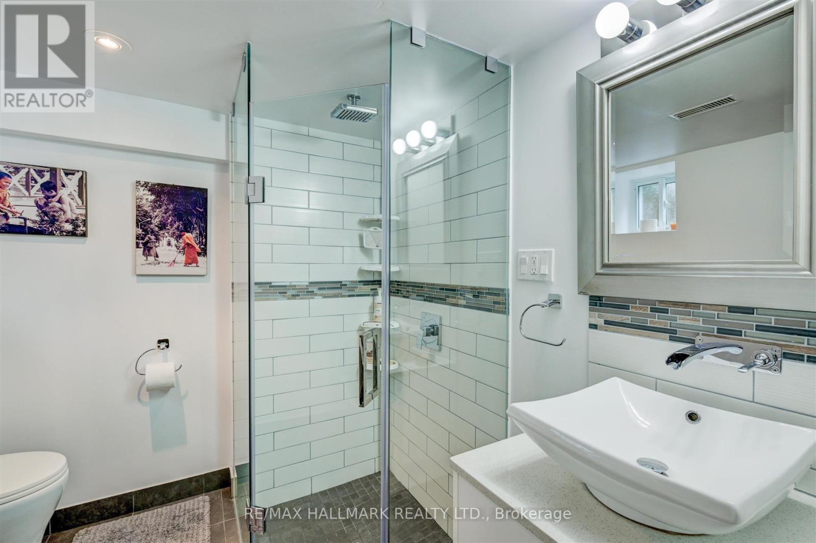 301 Silver Birch Avenue, Toronto, ON - Indoor Photo Showing Bathroom