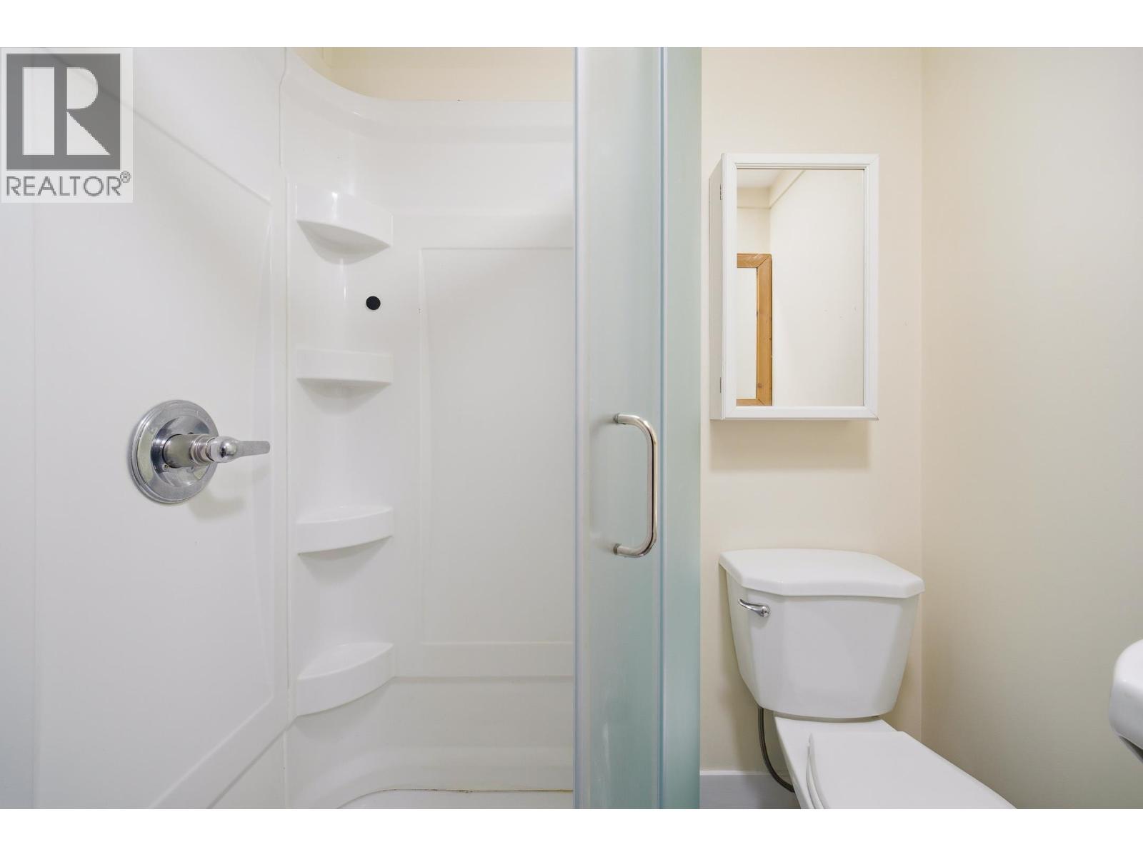 4533 Knight Street, Vancouver, BC - Indoor Photo Showing Bathroom