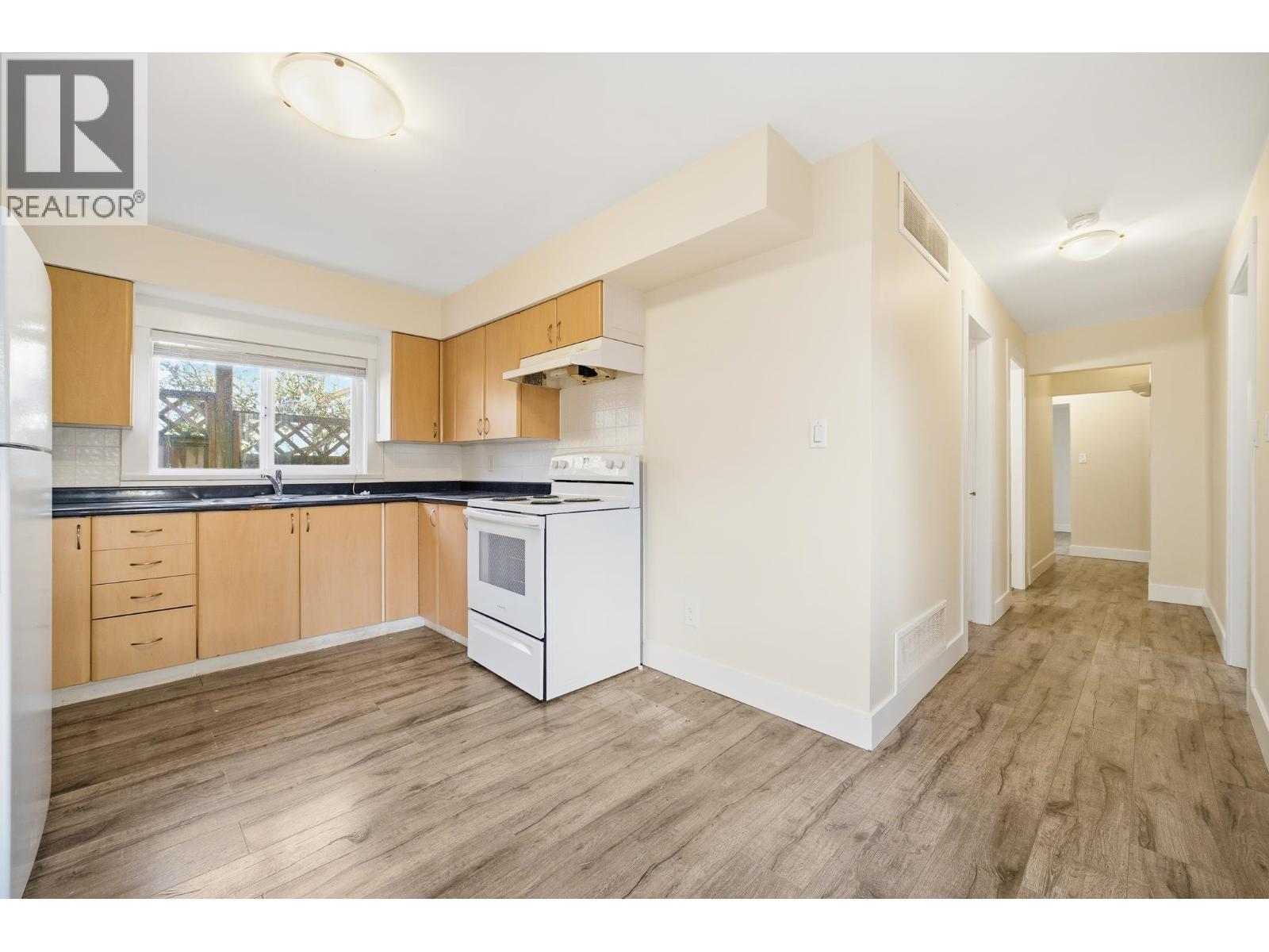 4533 Knight Street, Vancouver, BC - Indoor Photo Showing Kitchen