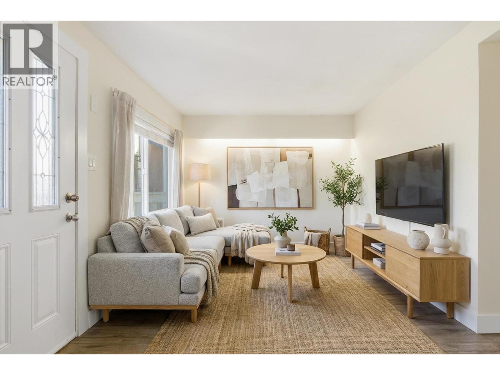 4533 Knight Street, Vancouver, BC - Indoor Photo Showing Living Room