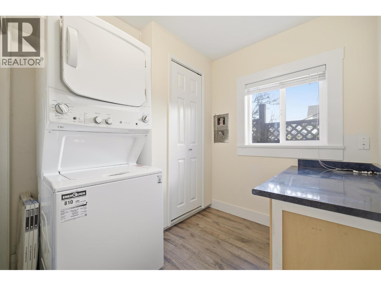 4533 Knight Street, Vancouver, BC - Indoor Photo Showing Laundry Room
