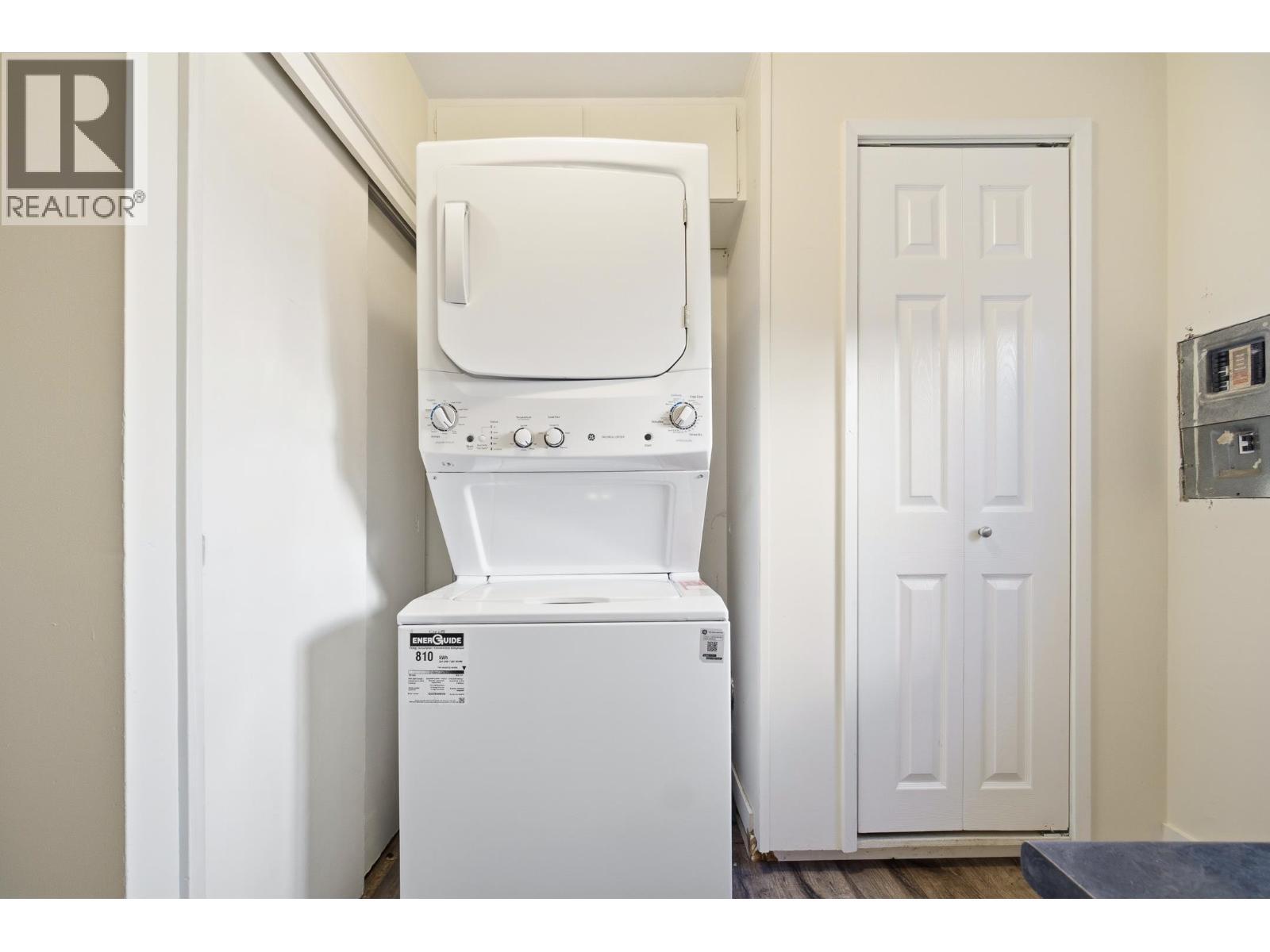 4533 Knight Street, Vancouver, BC - Indoor Photo Showing Laundry Room
