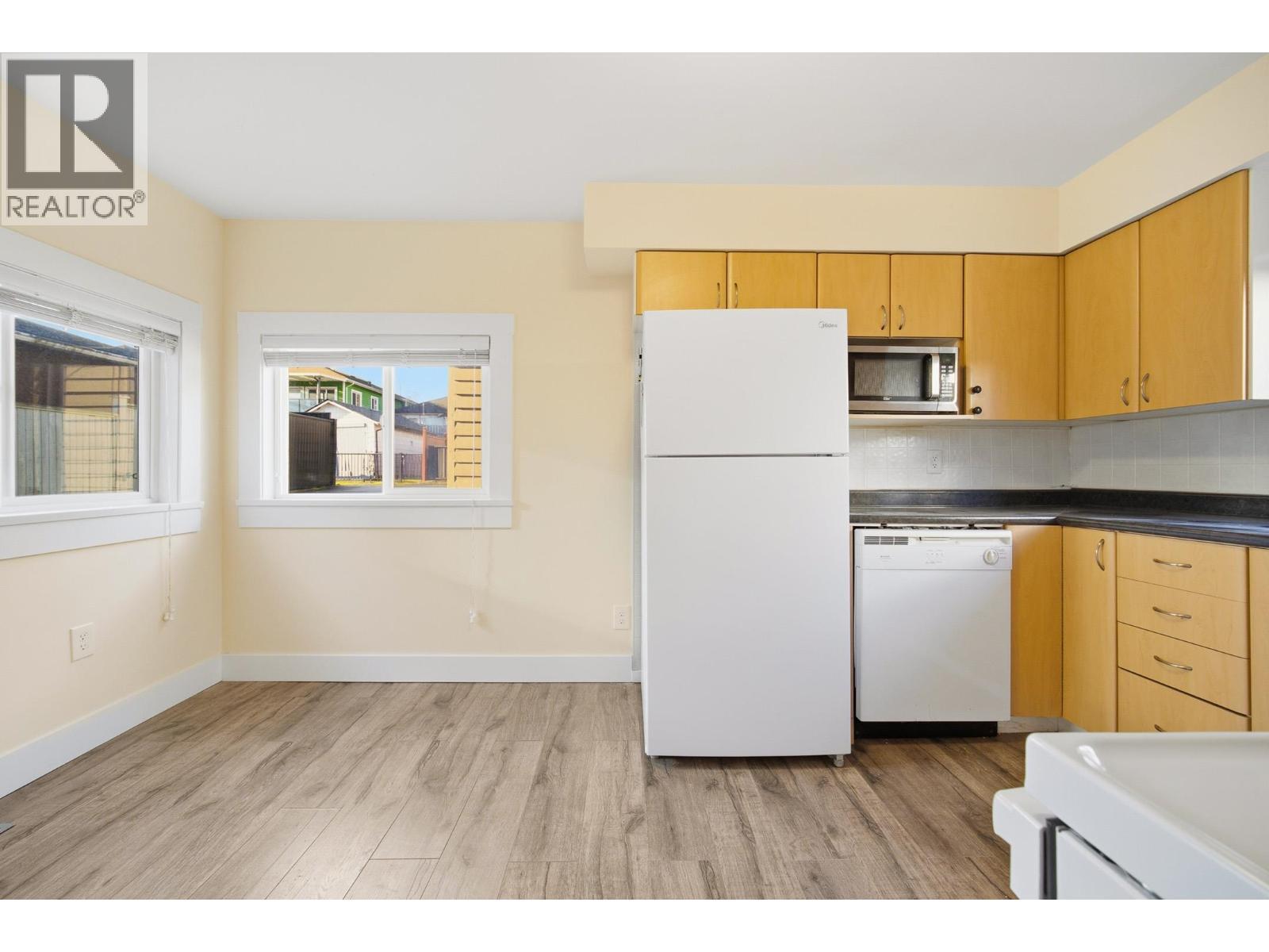 4533 Knight Street, Vancouver, BC - Indoor Photo Showing Kitchen
