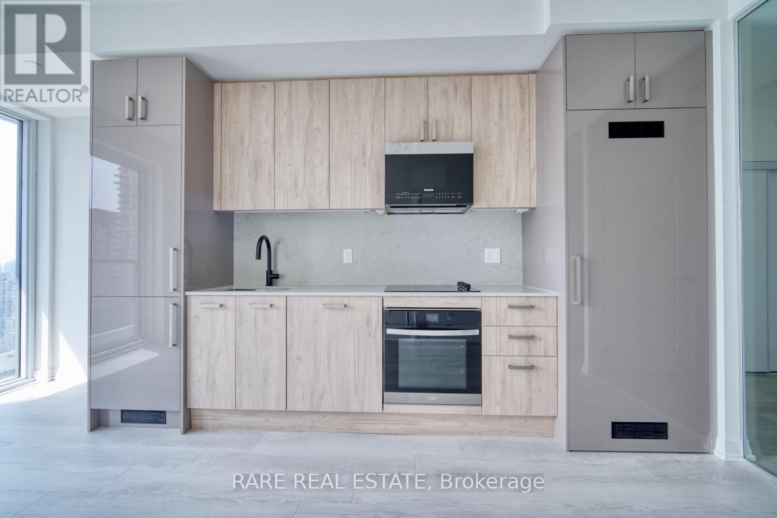 2409 - 280 Dundas Street W, Toronto, ON - Indoor Photo Showing Kitchen