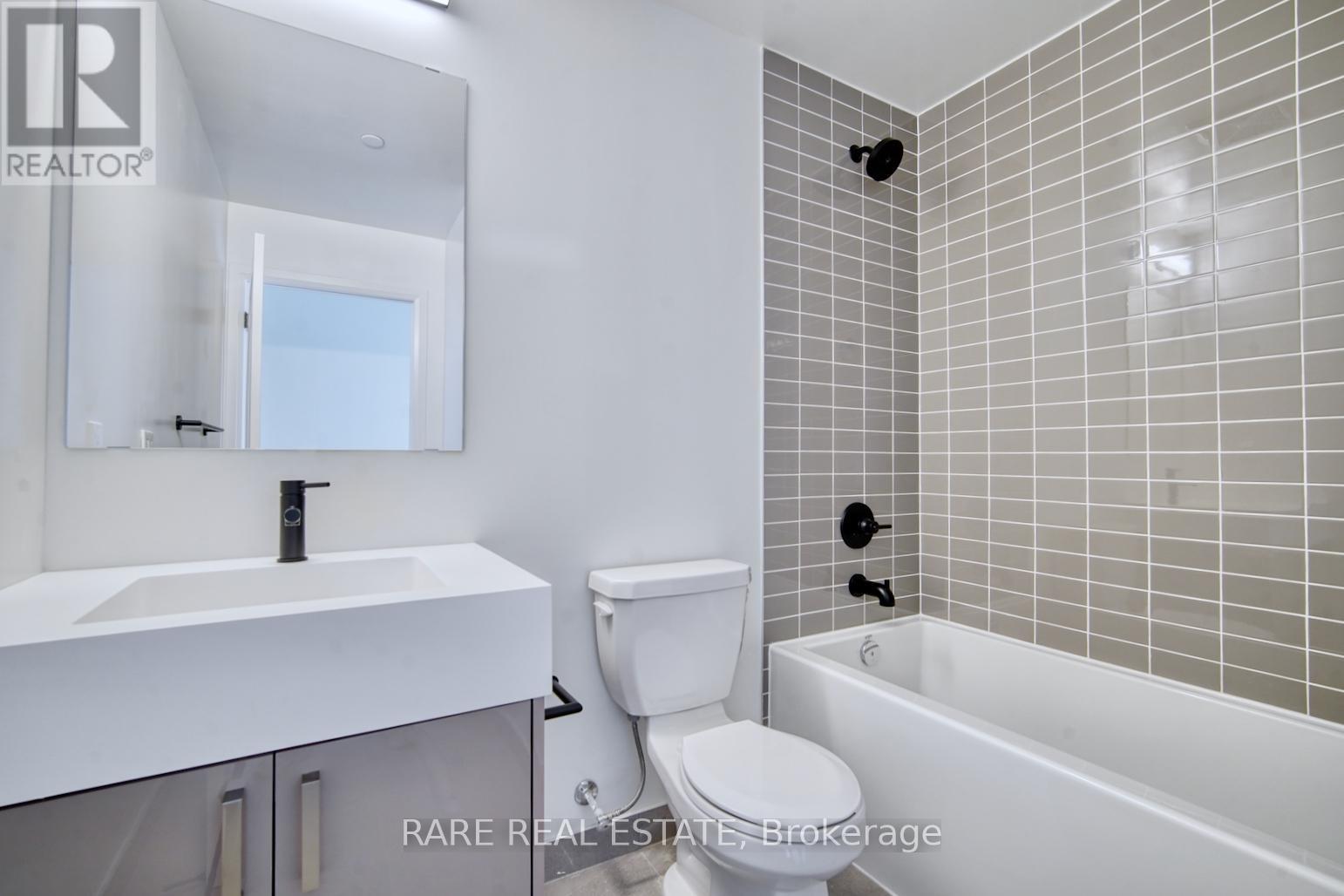 2409 - 280 Dundas Street W, Toronto, ON - Indoor Photo Showing Bathroom