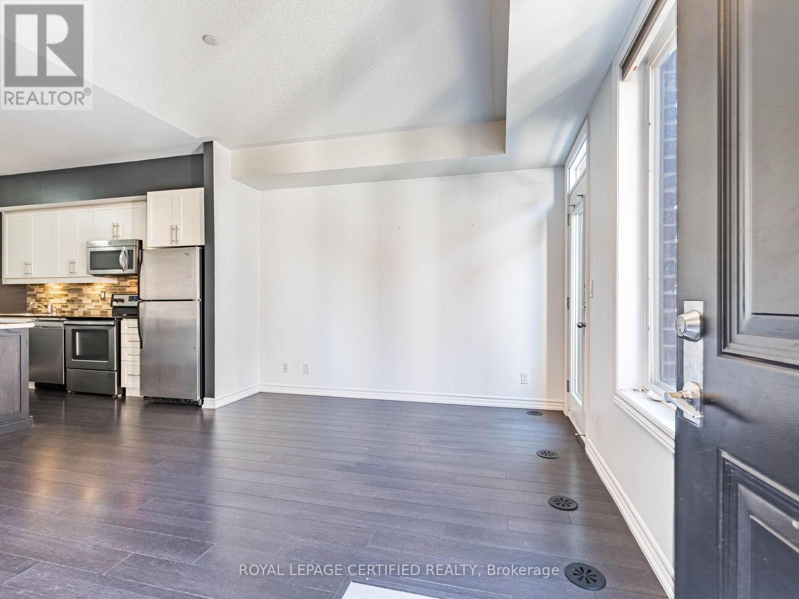 104 - 30 Carnation Avenue, Toronto, ON - Indoor Photo Showing Kitchen