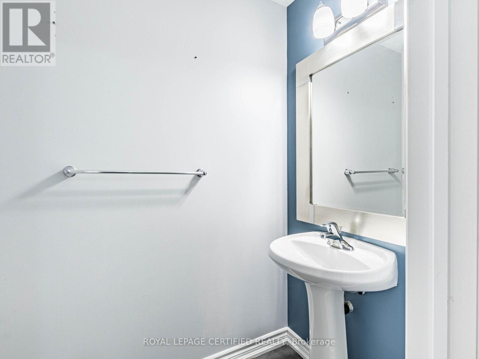 104 - 30 Carnation Avenue, Toronto, ON - Indoor Photo Showing Bathroom
