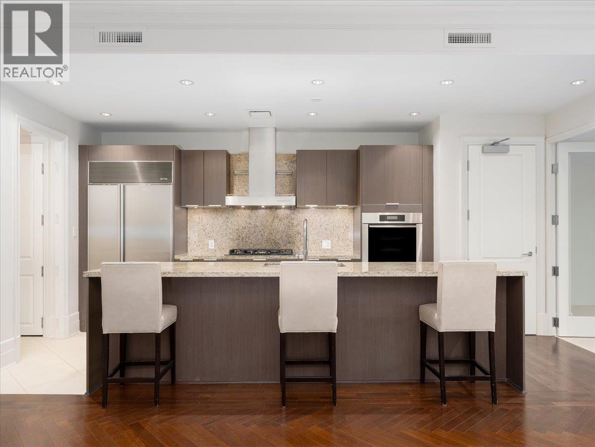 401 508 Waters Edge Crescent, West Vancouver, BC - Indoor Photo Showing Kitchen With Upgraded Kitchen