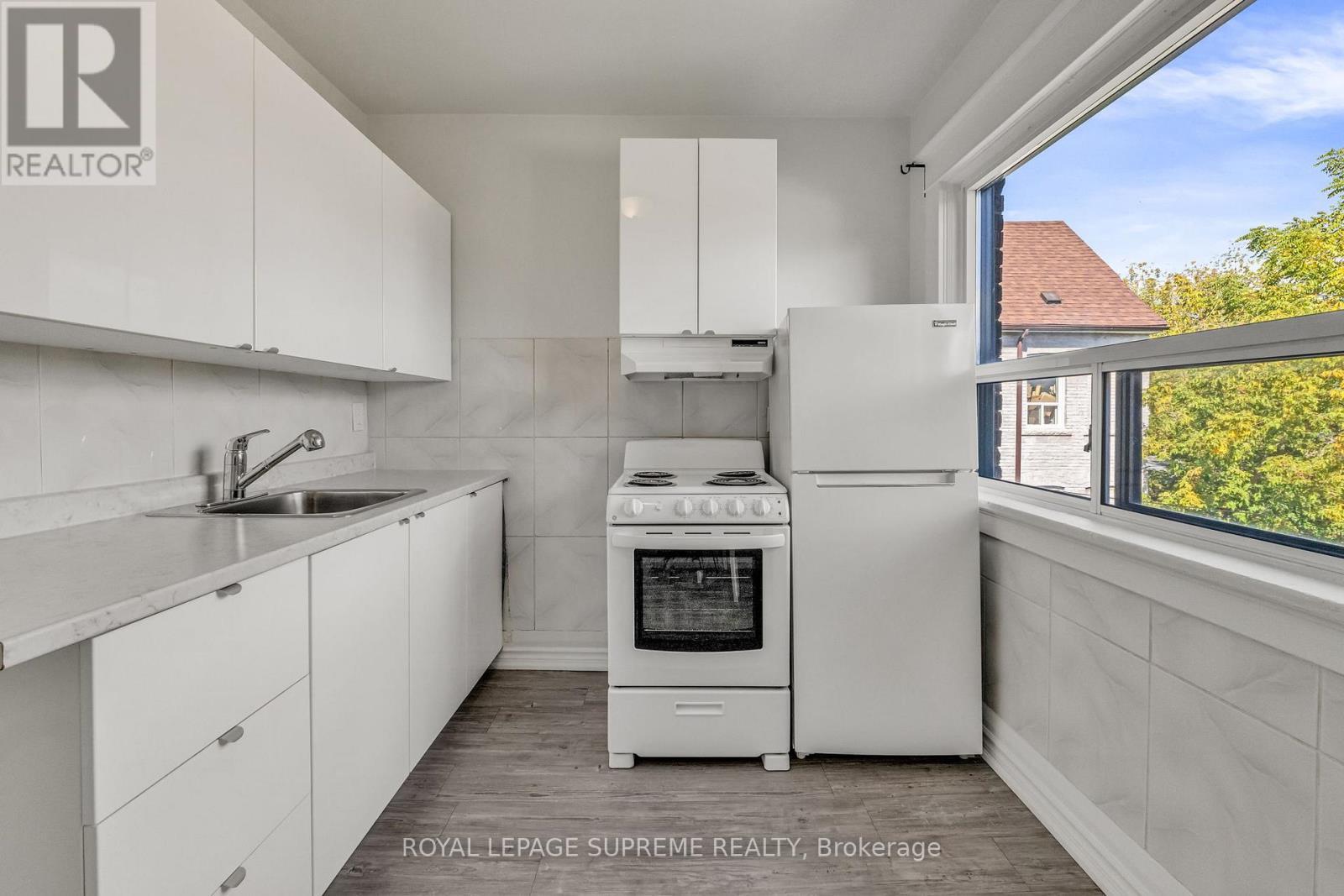 1837 Dufferin Street, Toronto, ON - Indoor Photo Showing Kitchen