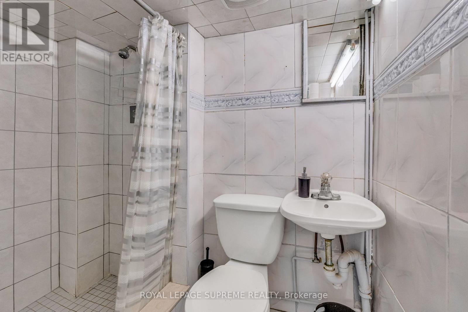 1837 Dufferin Street, Toronto, ON - Indoor Photo Showing Bathroom