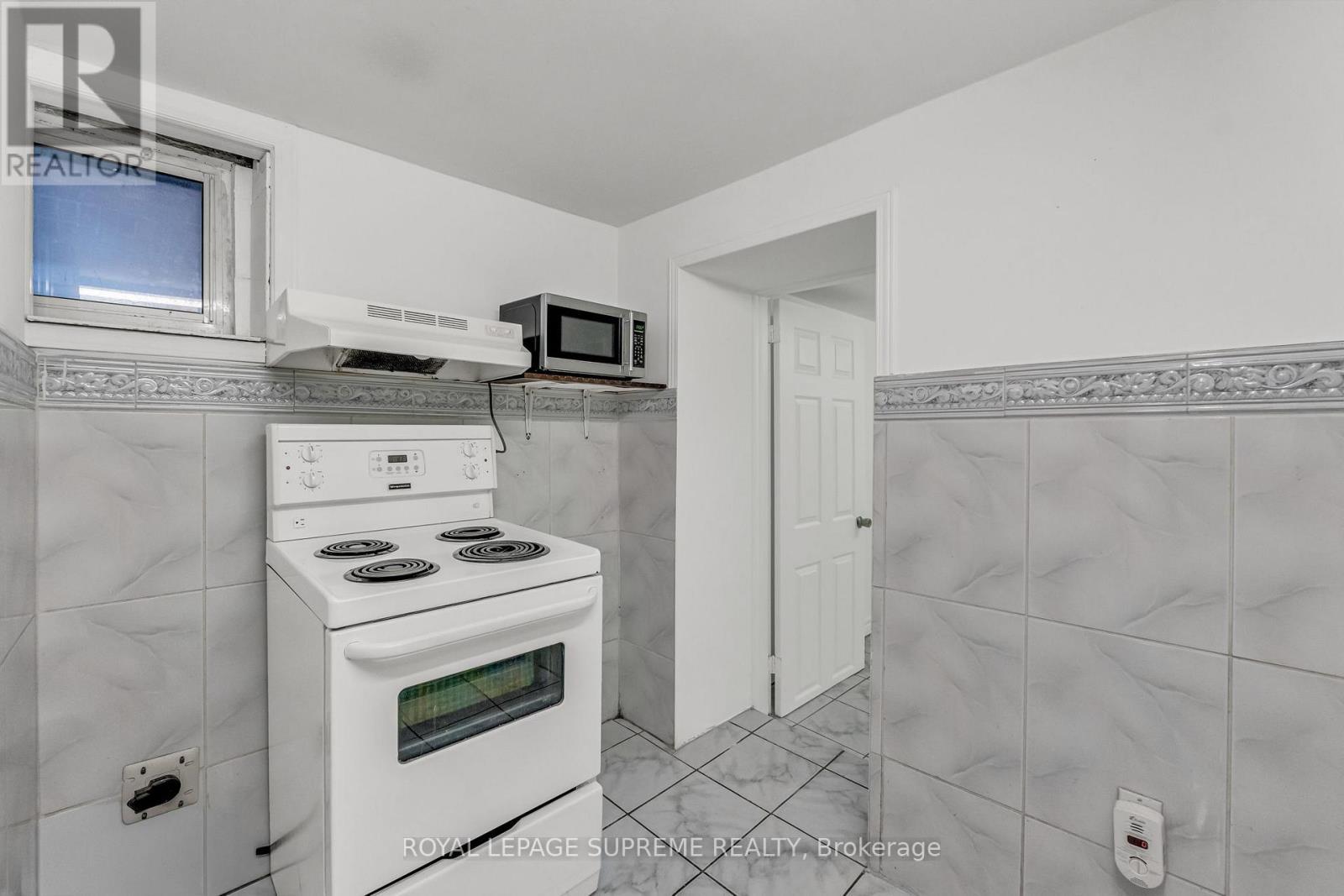 1837 Dufferin Street, Toronto, ON - Indoor Photo Showing Kitchen