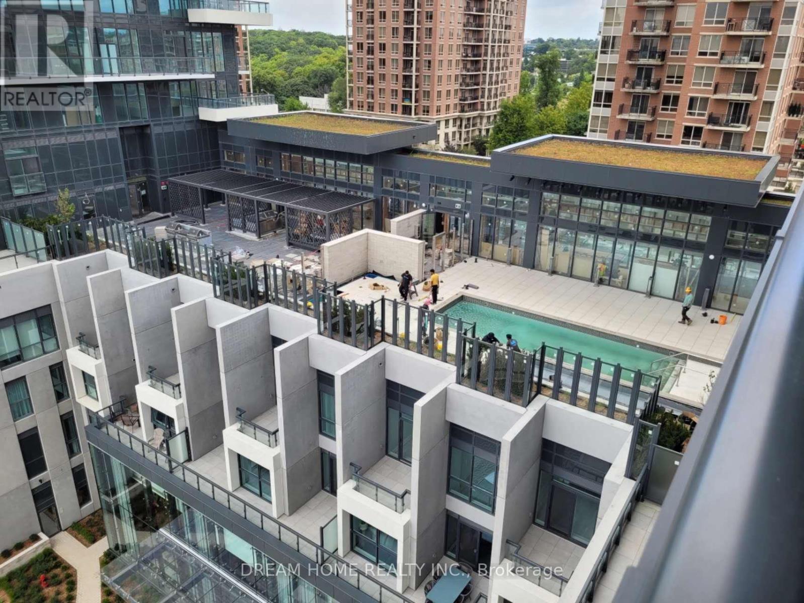 812 - 30 Inn On The Park Drive, Toronto, ON - Outdoor