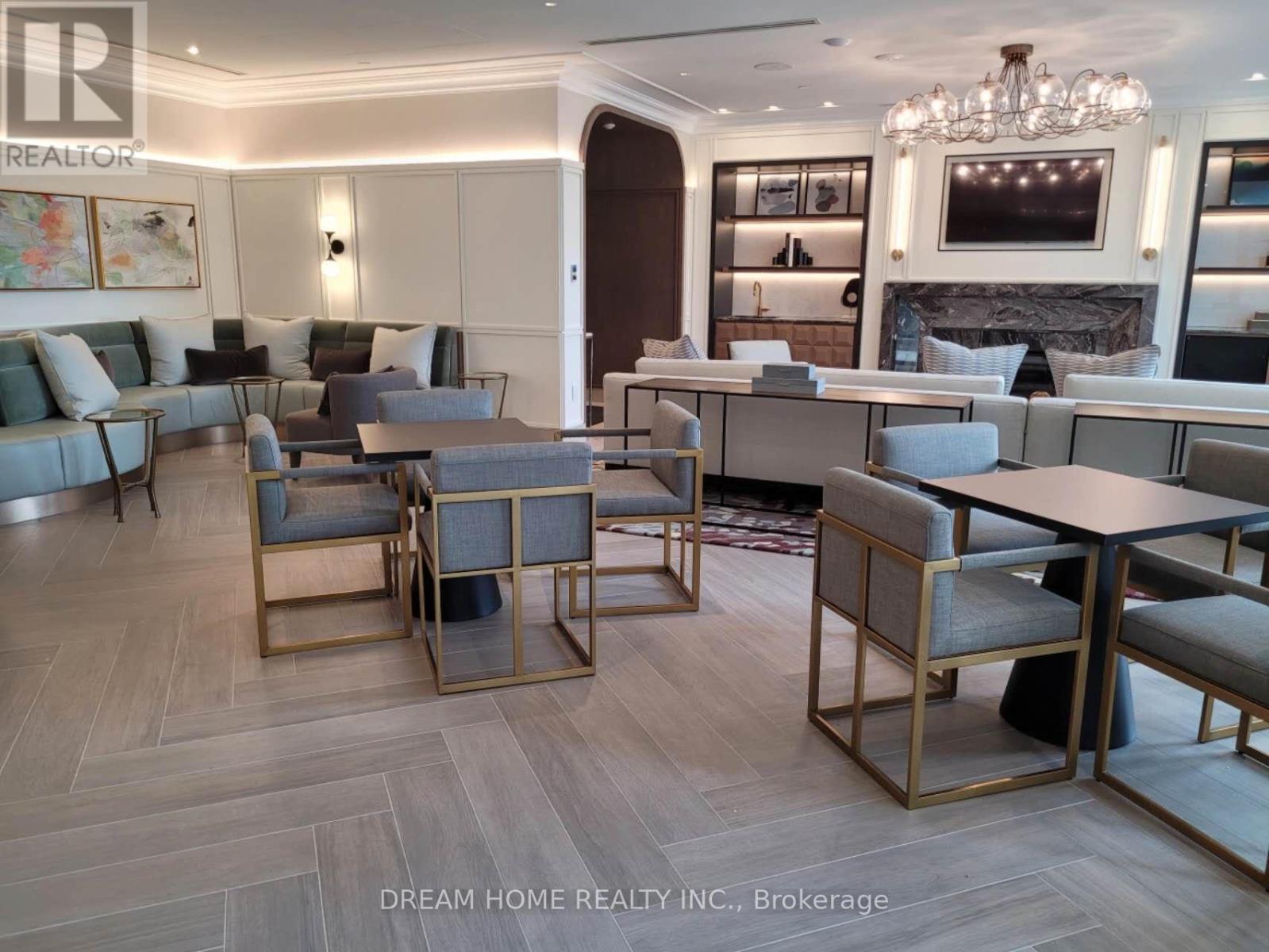 812 - 30 Inn On The Park Drive, Toronto, ON - Indoor