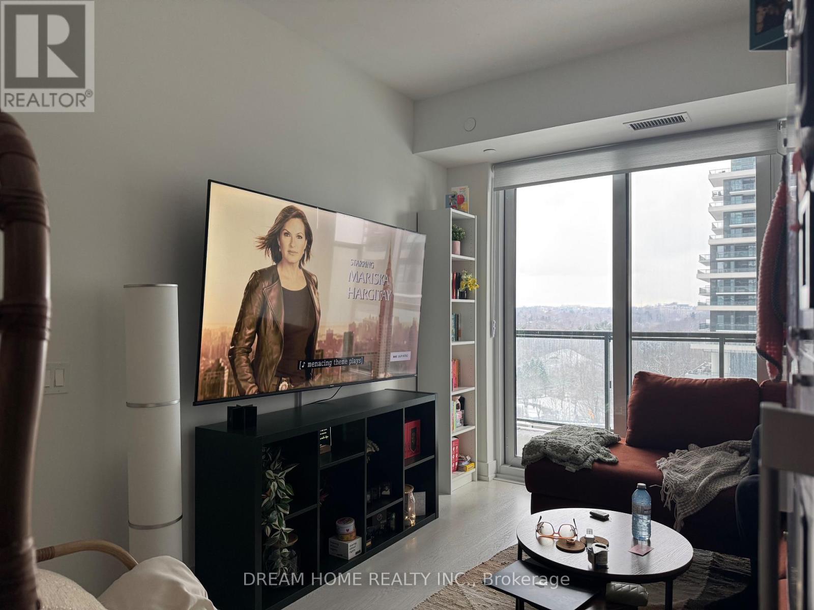 812 - 30 Inn On The Park Drive, Toronto, ON - Indoor Photo Showing Living Room