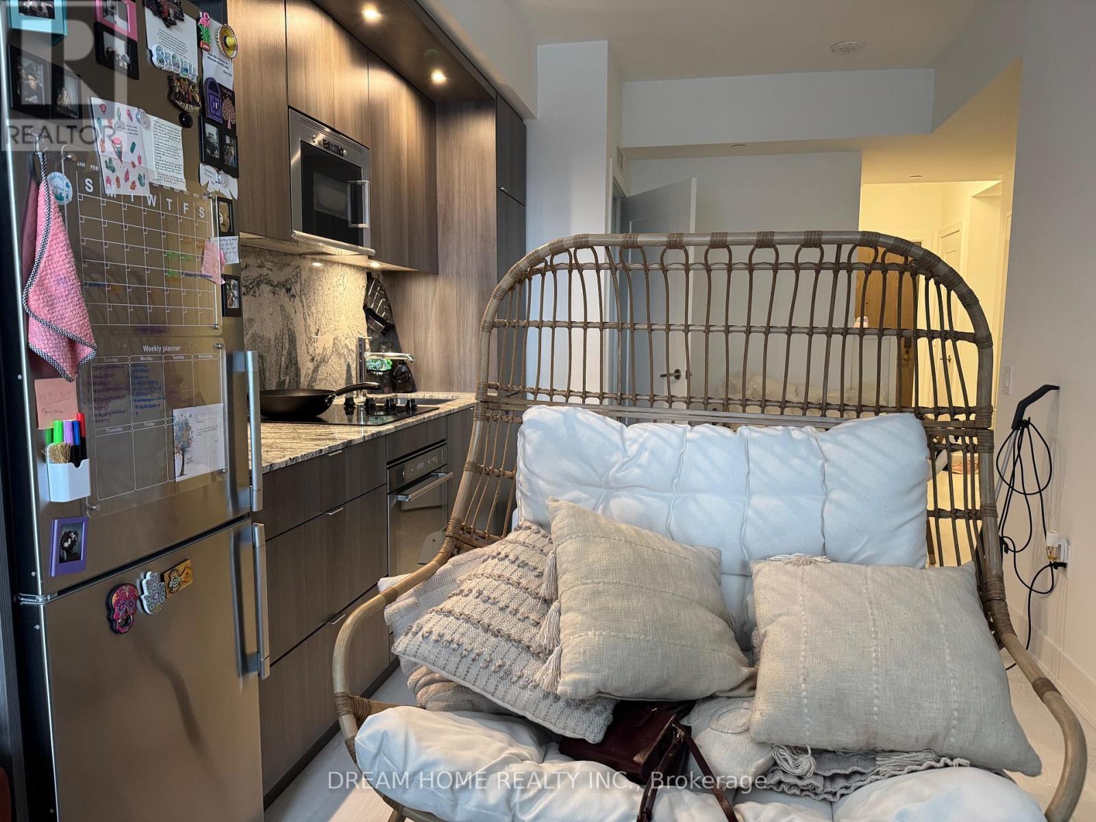 812 - 30 Inn On The Park Drive, Toronto, ON - Indoor