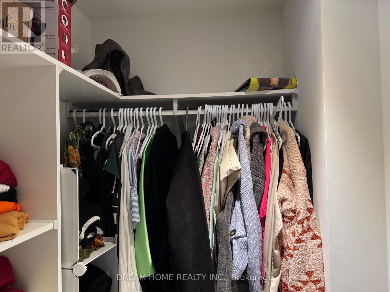 812 - 30 Inn On The Park Drive, Toronto, ON - Indoor With Storage