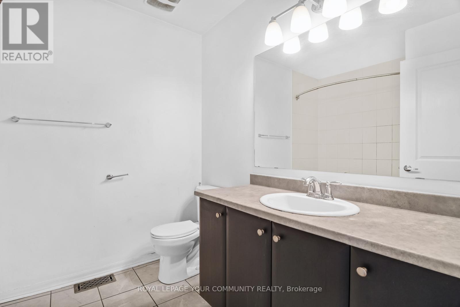 407 White Arctic Avenue, Ottawa, ON - Indoor Photo Showing Bathroom