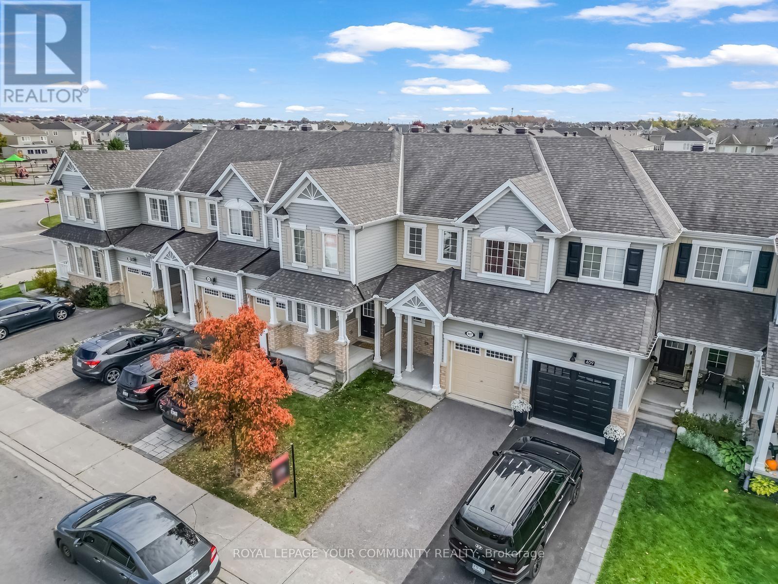 407 White Arctic Avenue, Ottawa, ON - Outdoor With Facade