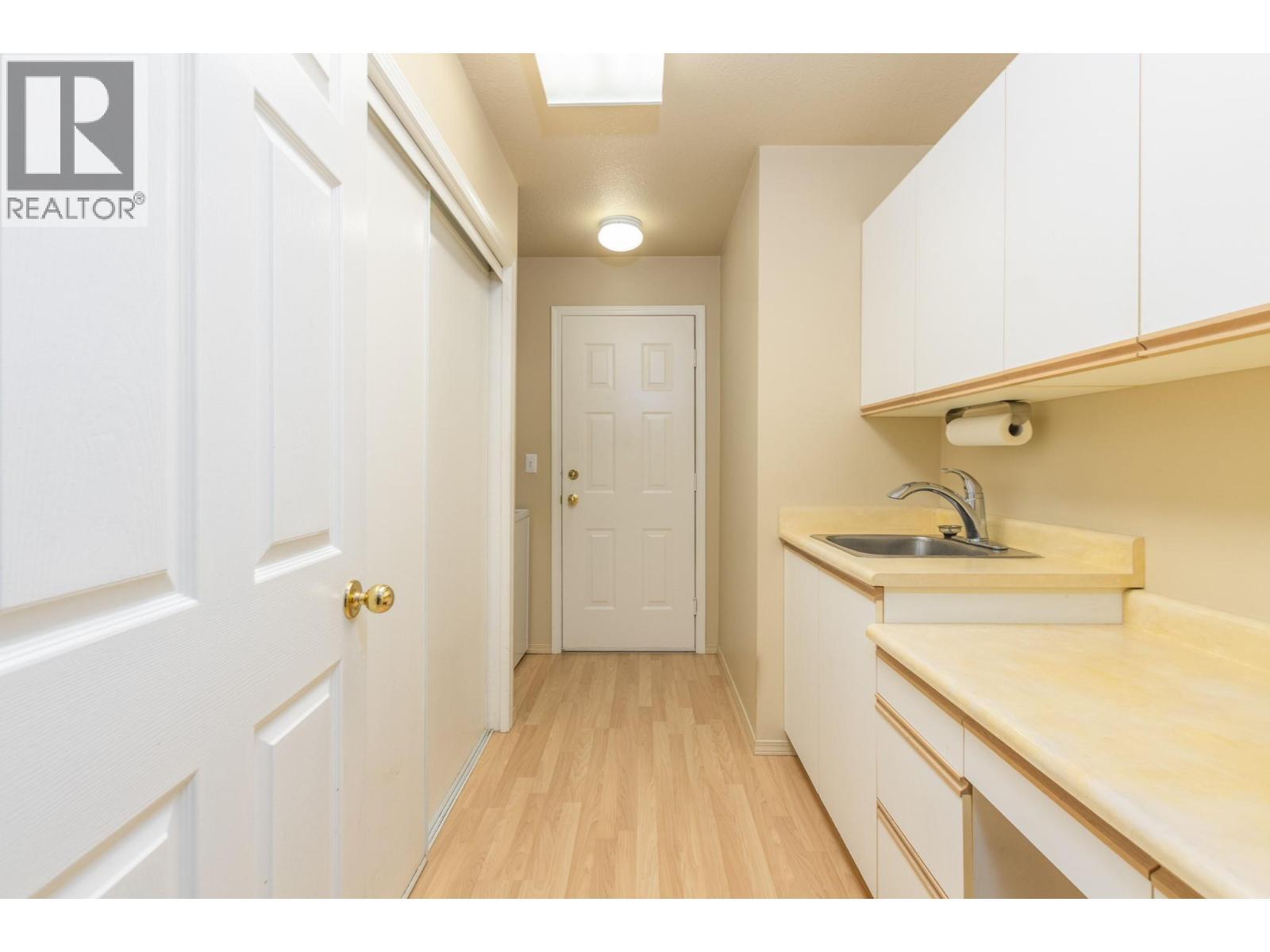 111 Harbourfront Drive Nw Unit# 14, Salmon Arm, BC - Indoor