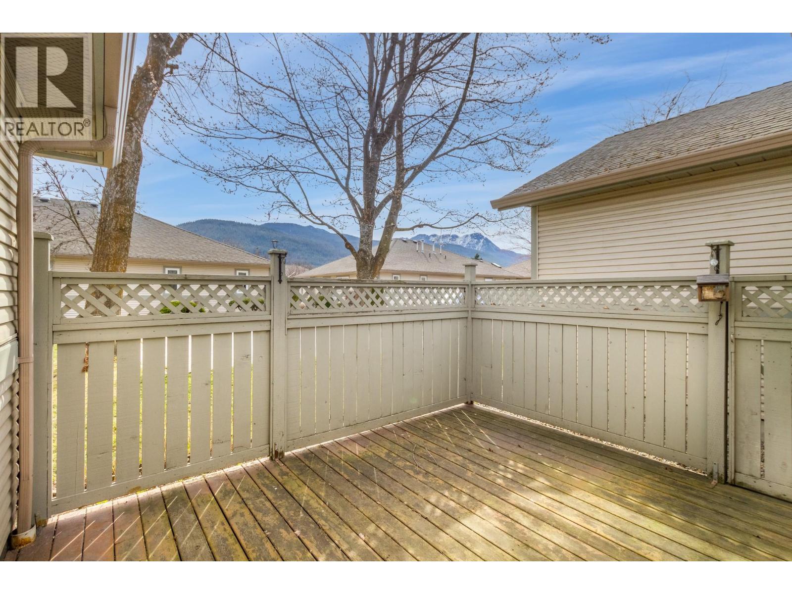 111 Harbourfront Drive Nw Unit# 14, Salmon Arm, BC - Outdoor