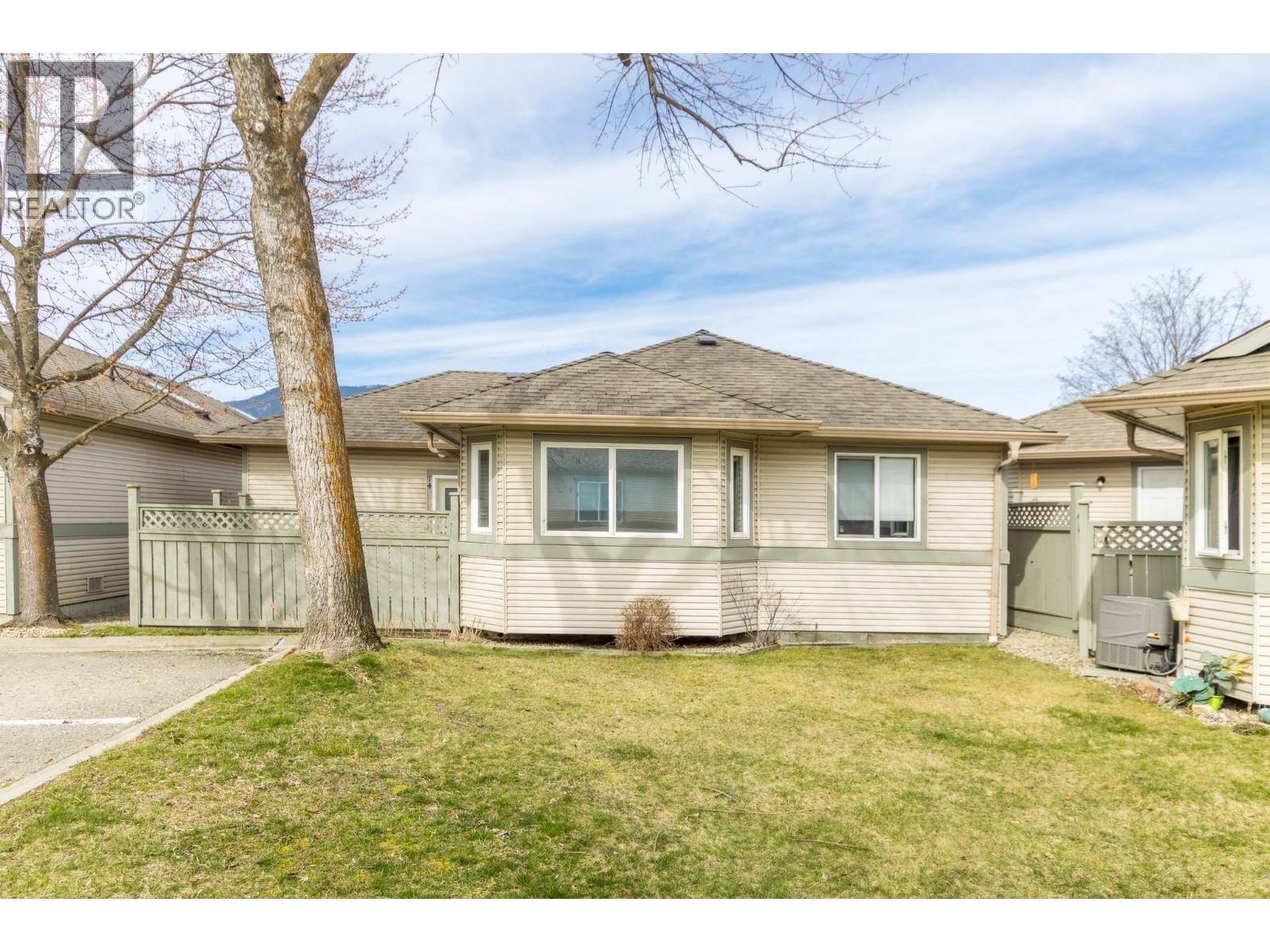 111 Harbourfront Drive Nw Unit# 14, Salmon Arm, BC - Outdoor