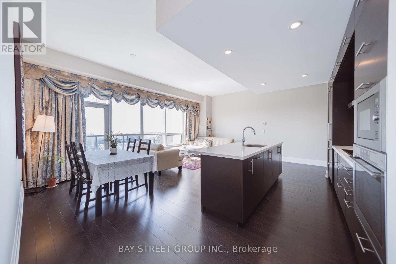 3301 - 2 Anndale Drive, Toronto, ON - Indoor